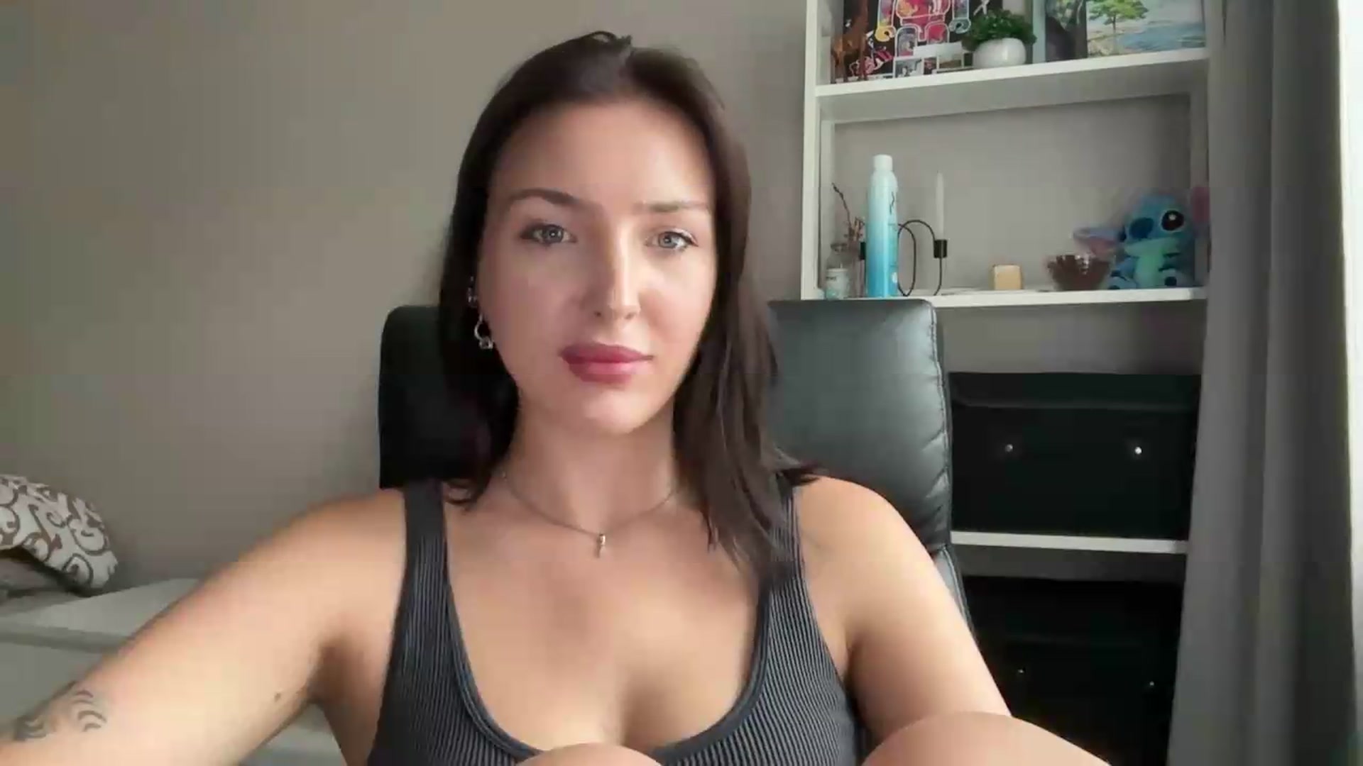 Gallery image thumbnail from Di_Pearl's myfreecams stream on, 08/31/2026, 15:13 image 13 of 20