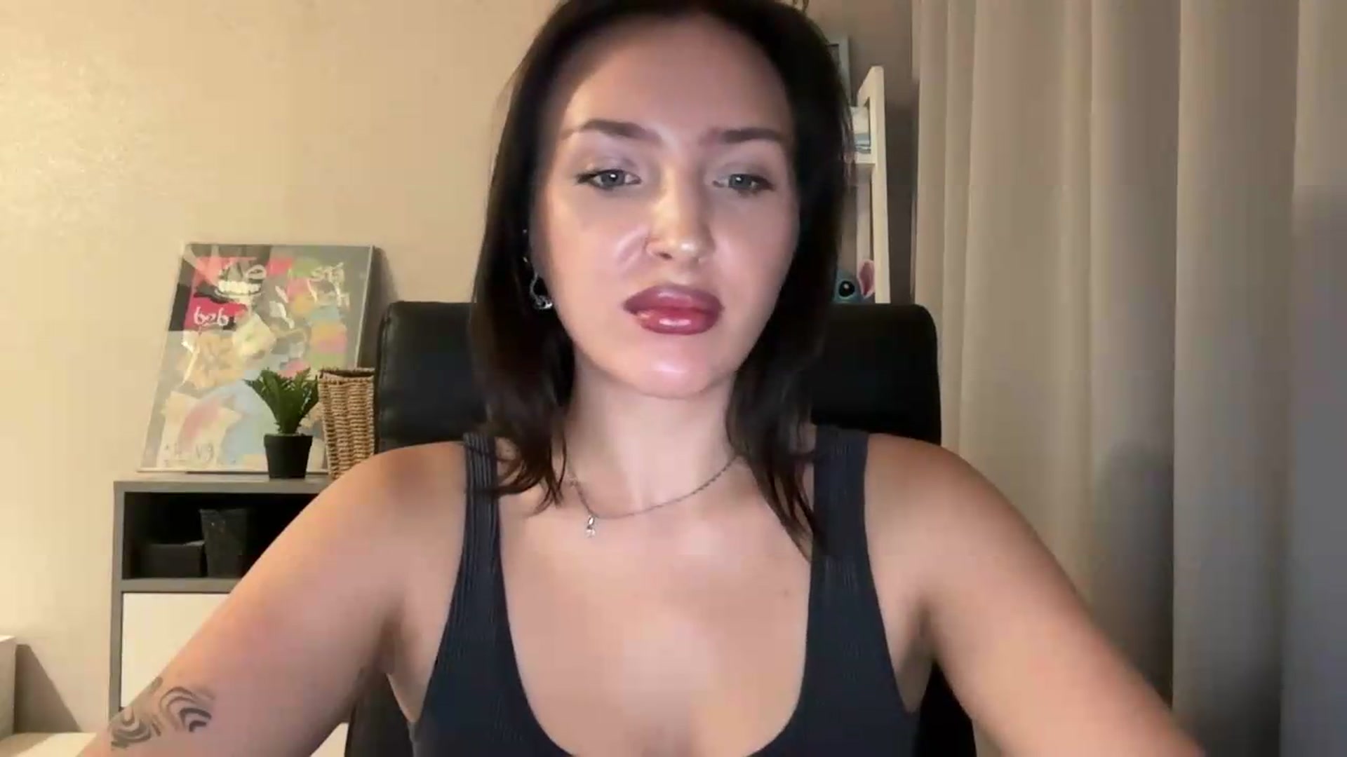 Gallery image thumbnail from Di_Pearl's myfreecams stream on, 08/31/2026, 22:20 image 3 of 20