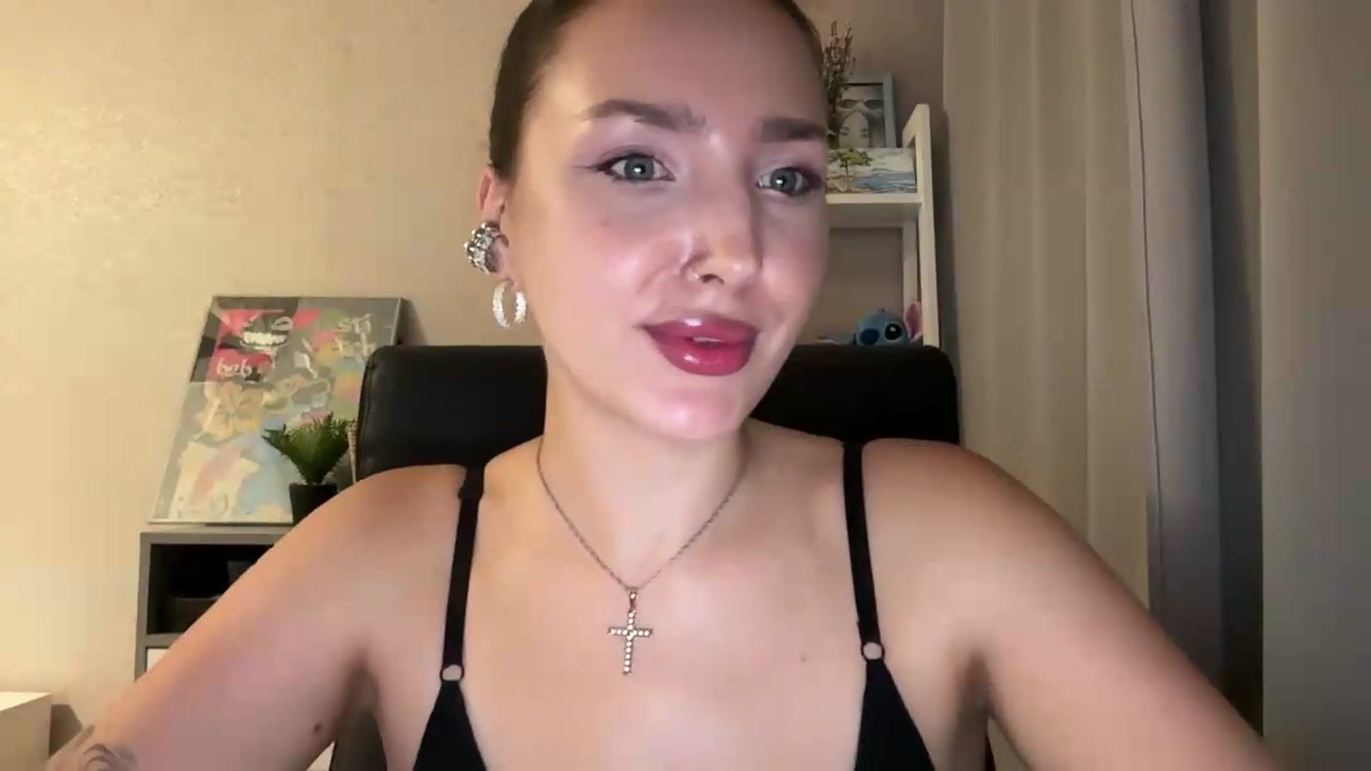 Gallery image thumbnail from Di_Pearl's myfreecams stream on, 09/07/2026, 22:06 image 6 of 20