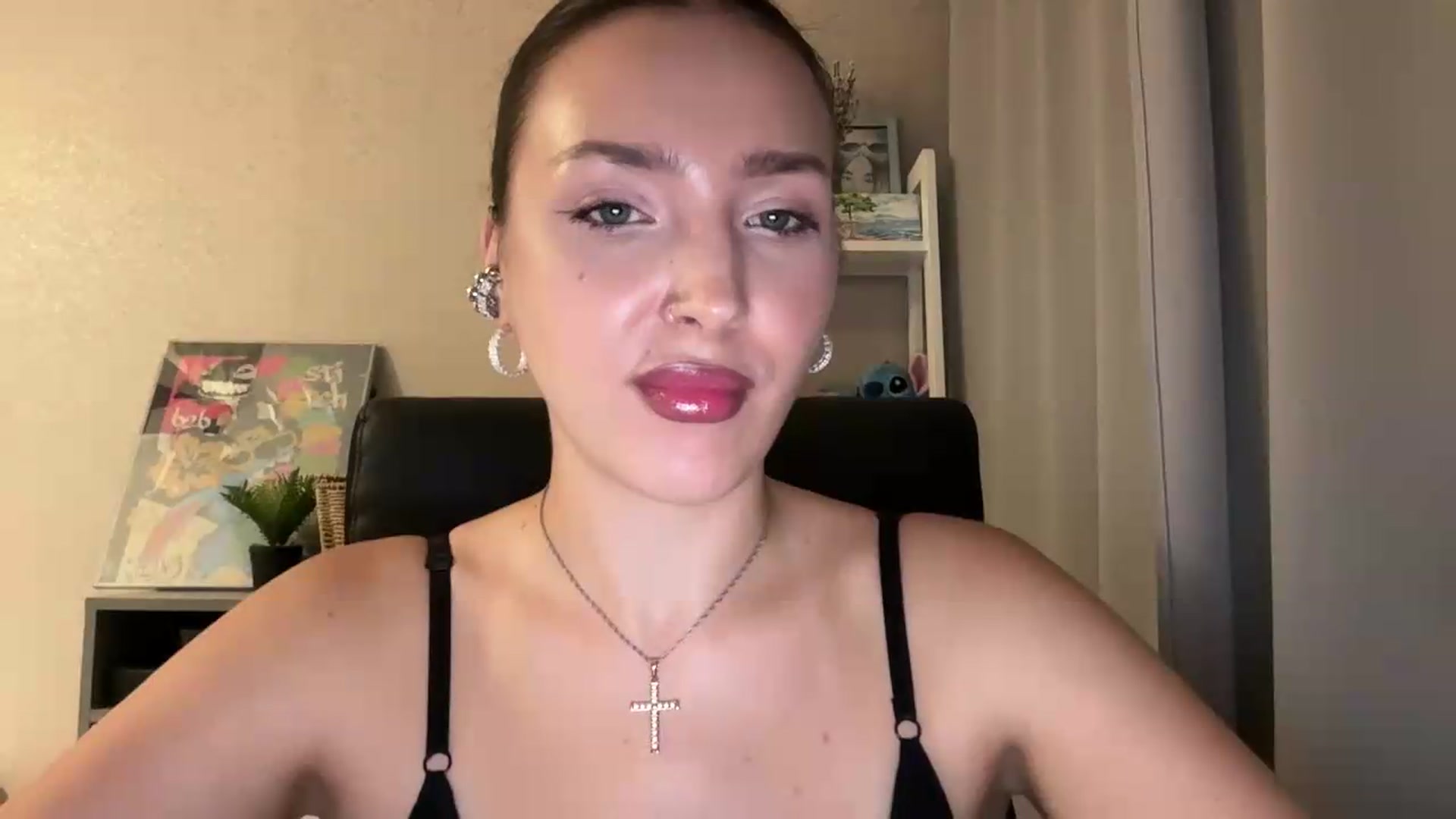 Gallery image thumbnail from Di_Pearl's myfreecams stream on, 09/07/2026, 22:06 image 4 of 20