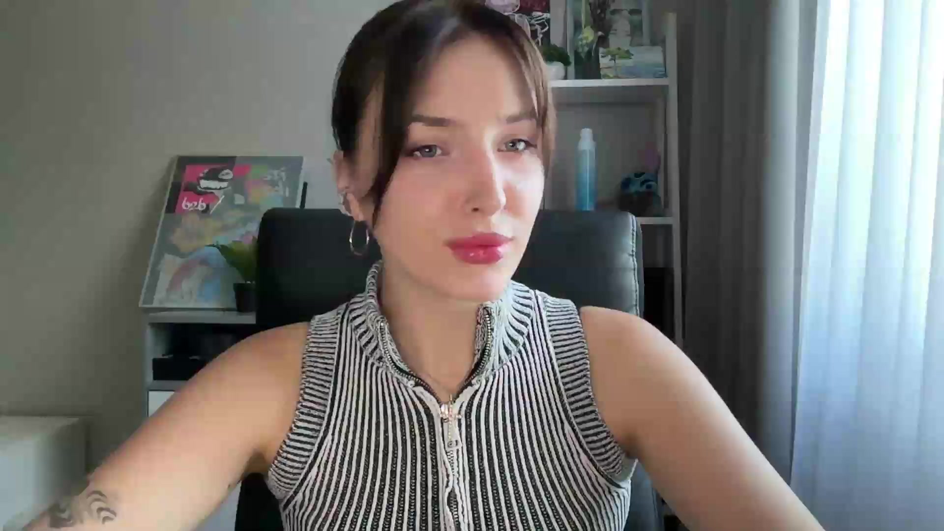 Gallery image thumbnail from Di_Pearl's myfreecams stream on, 09/09/2026, 15:14 image 14 of 20