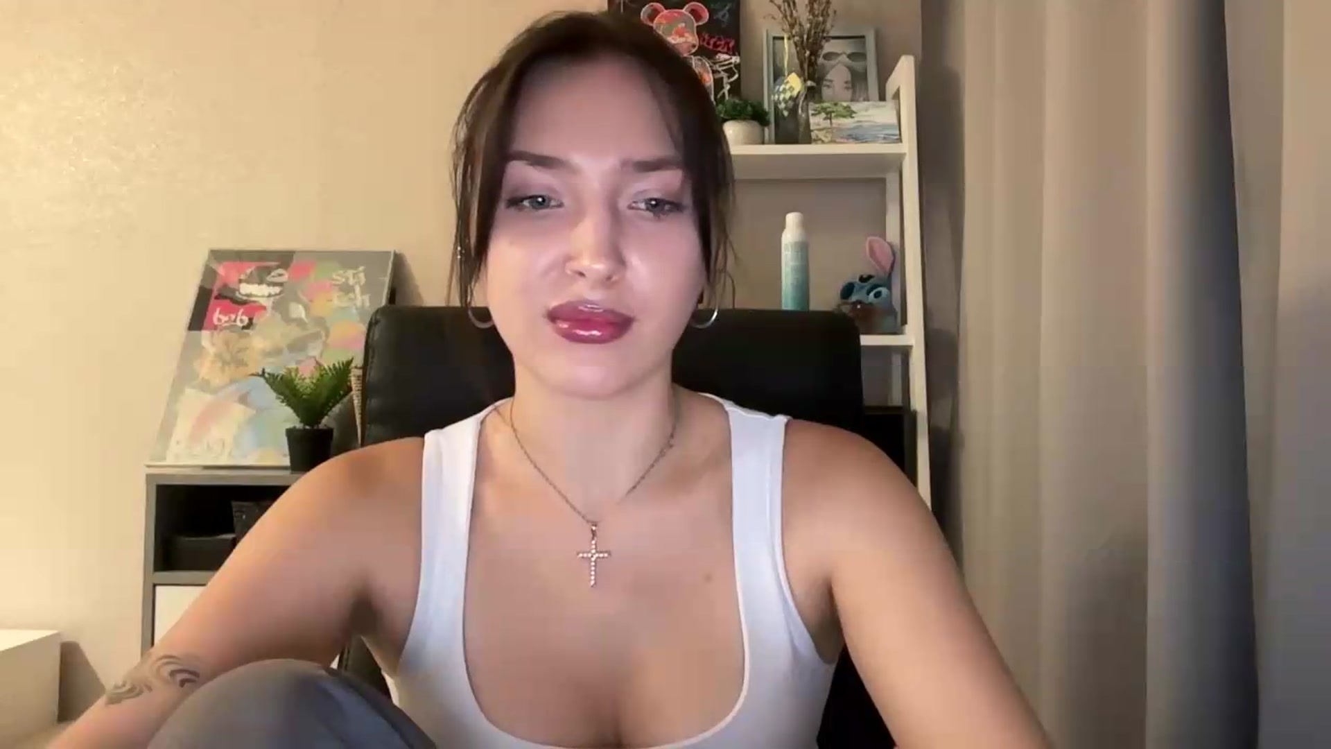 Gallery image thumbnail from Di_Pearl's myfreecams stream on, 09/09/2026, 20:57 image 17 of 20