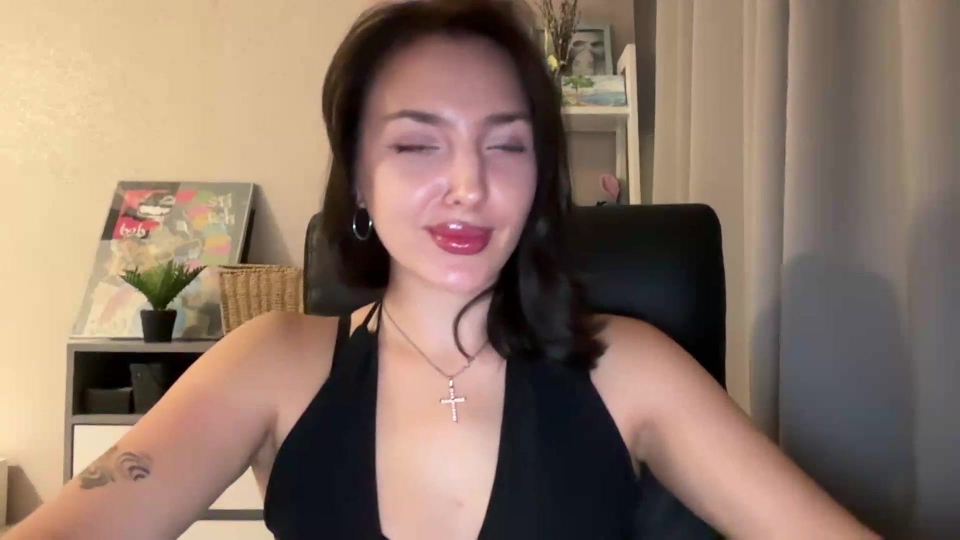 Gallery image thumbnail from Di_Pearl's myfreecams stream on, 09/10/2026, 19:33 image 16 of 20