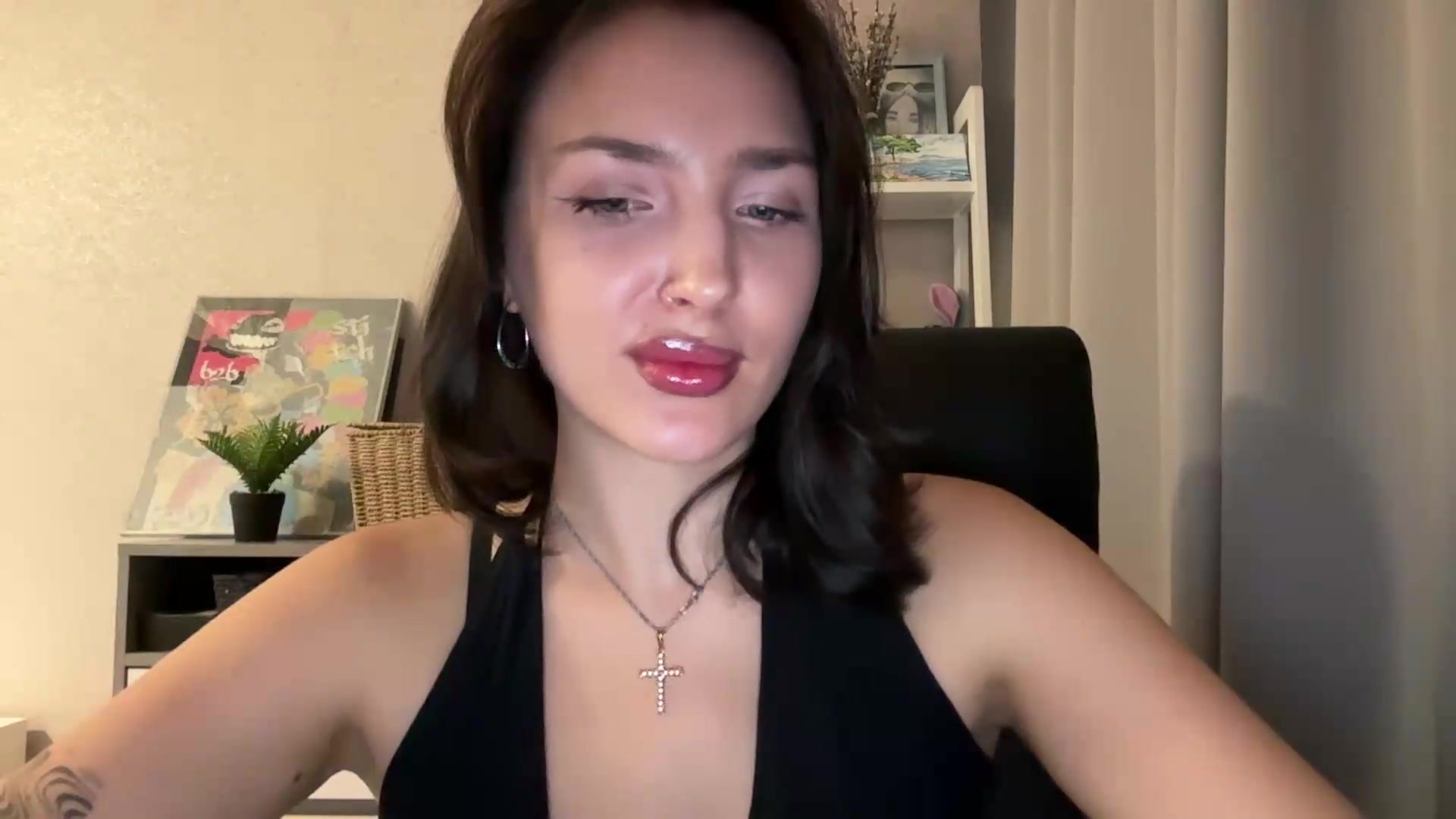 Gallery image thumbnail from Di_Pearl's myfreecams stream on, 09/10/2026, 19:33 image 17 of 20