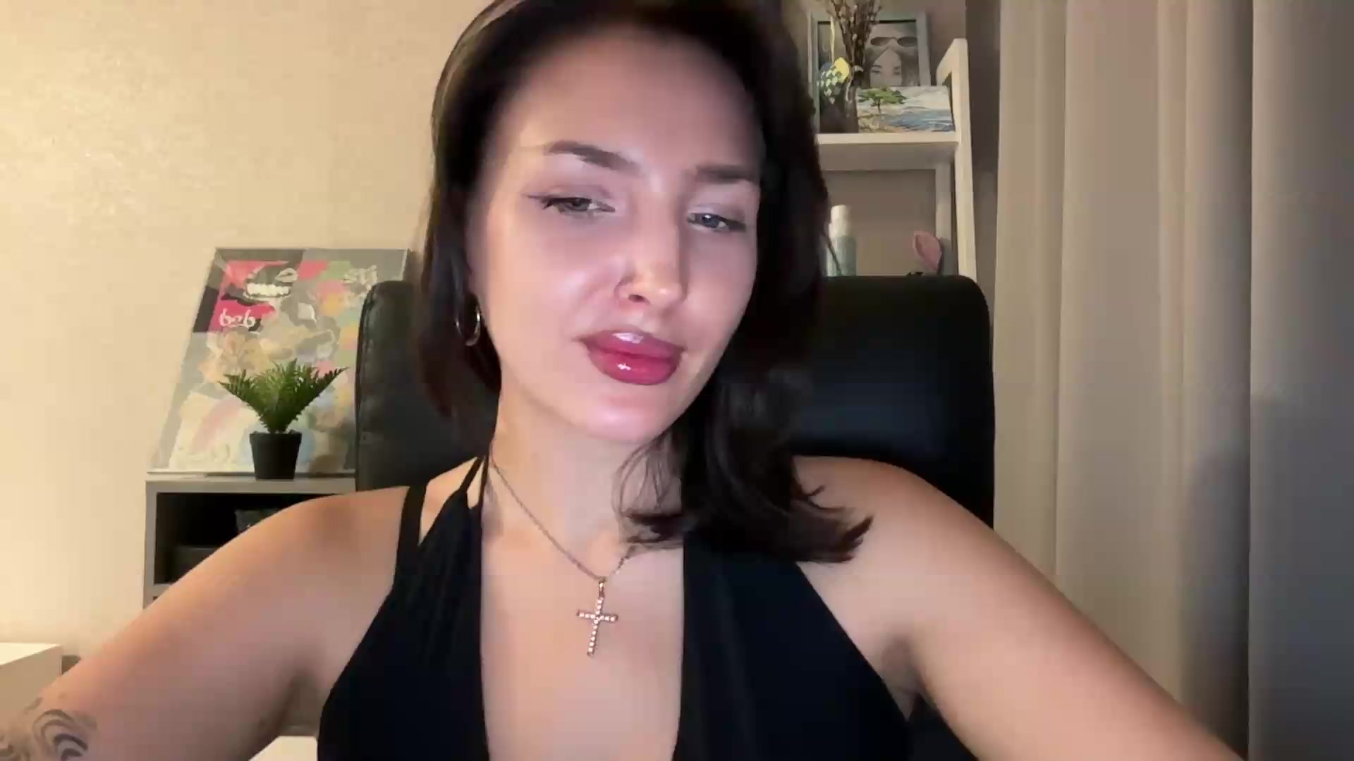 Gallery image thumbnail from Di_Pearl's myfreecams stream on, 09/10/2026, 20:47 image 19 of 20