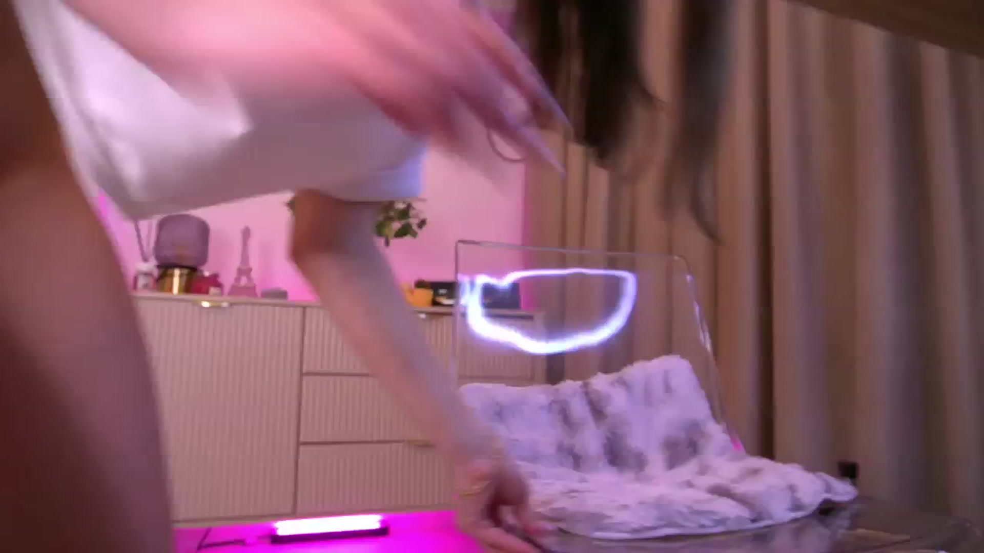 Gallery image thumbnail from Diaaa's myfreecams stream on, 04/20/2026, 20:21 image 4 of 20