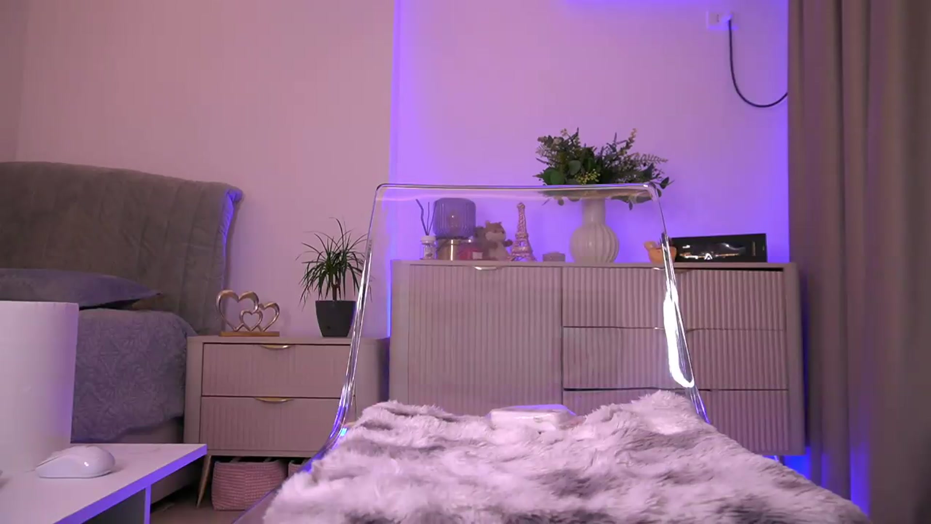 Gallery image thumbnail from Diaaa's myfreecams stream on, 05/19/2026, 20:21 image 17 of 20