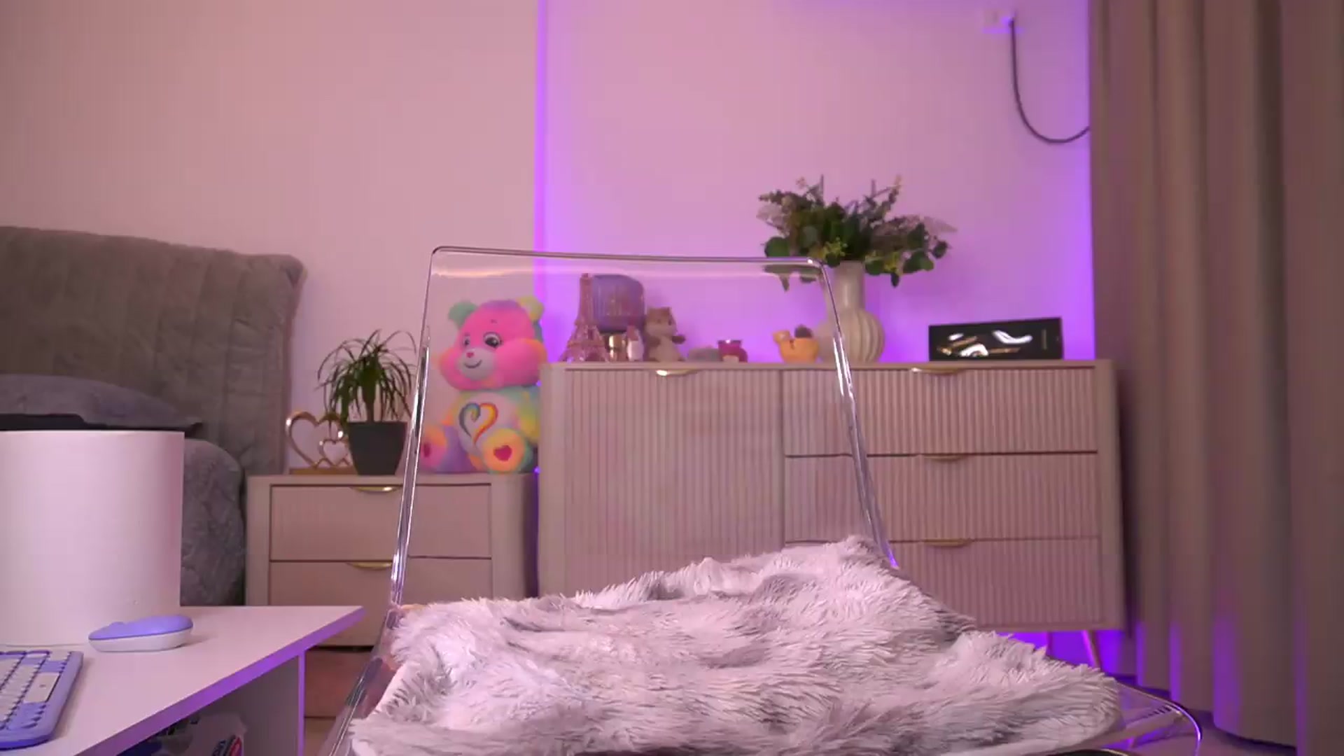 Gallery image thumbnail from Diaaa's myfreecams stream on, 08/27/2026, 20:02 image 10 of 20