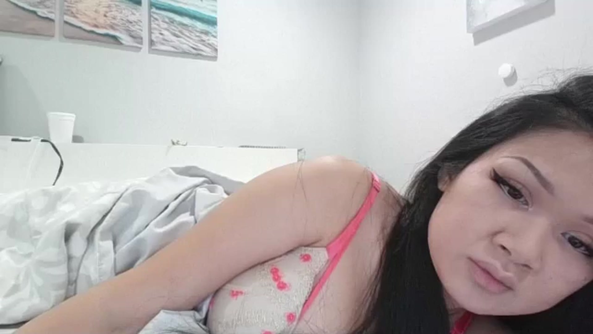 Gallery image thumbnail from Dialin_'s myfreecams stream on, 12/27/2024, 03:15 image 17 of 20