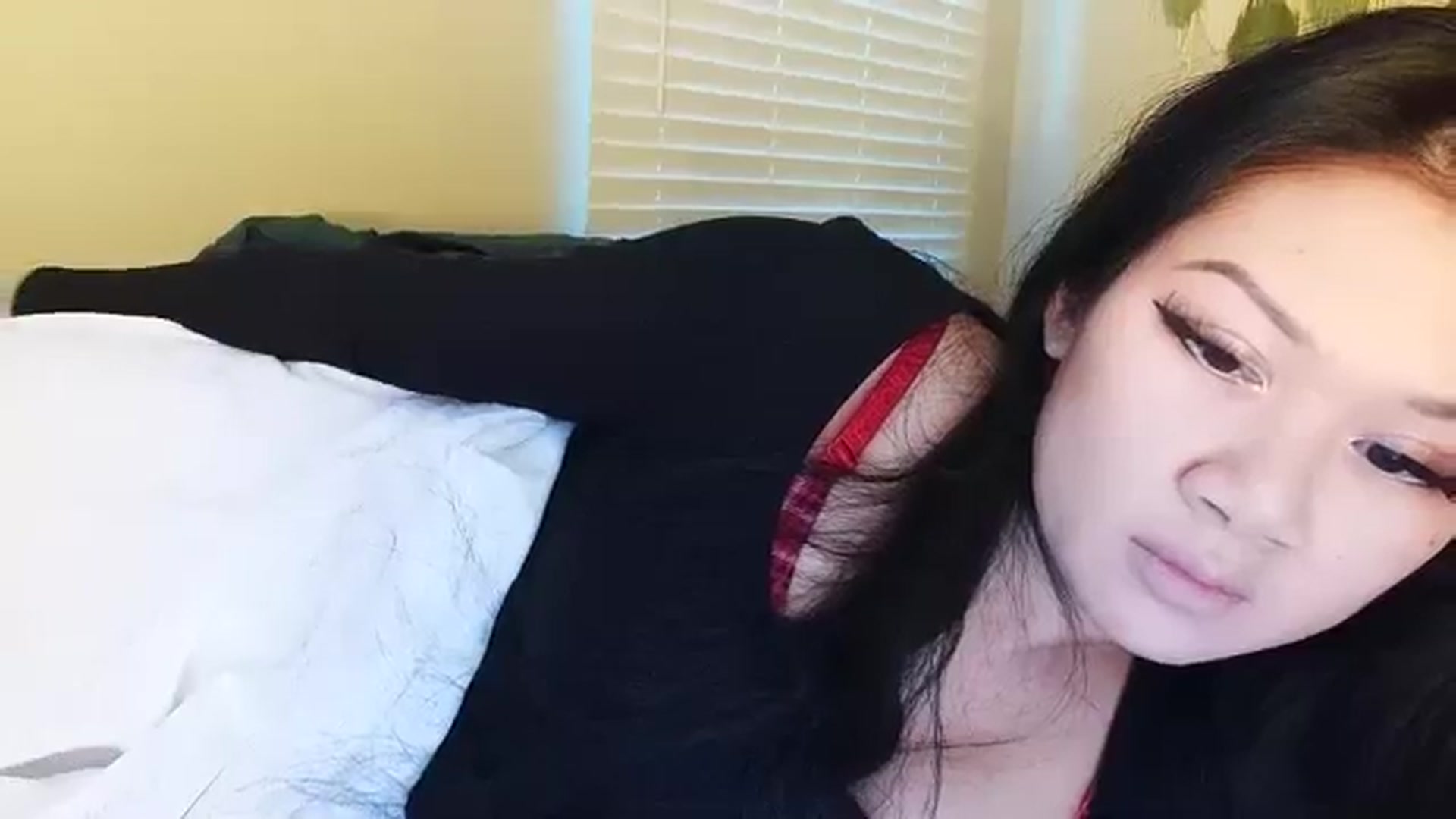 Gallery image thumbnail from Dialin_'s myfreecams stream on, 03/19/2025, 02:32 image 16 of 20