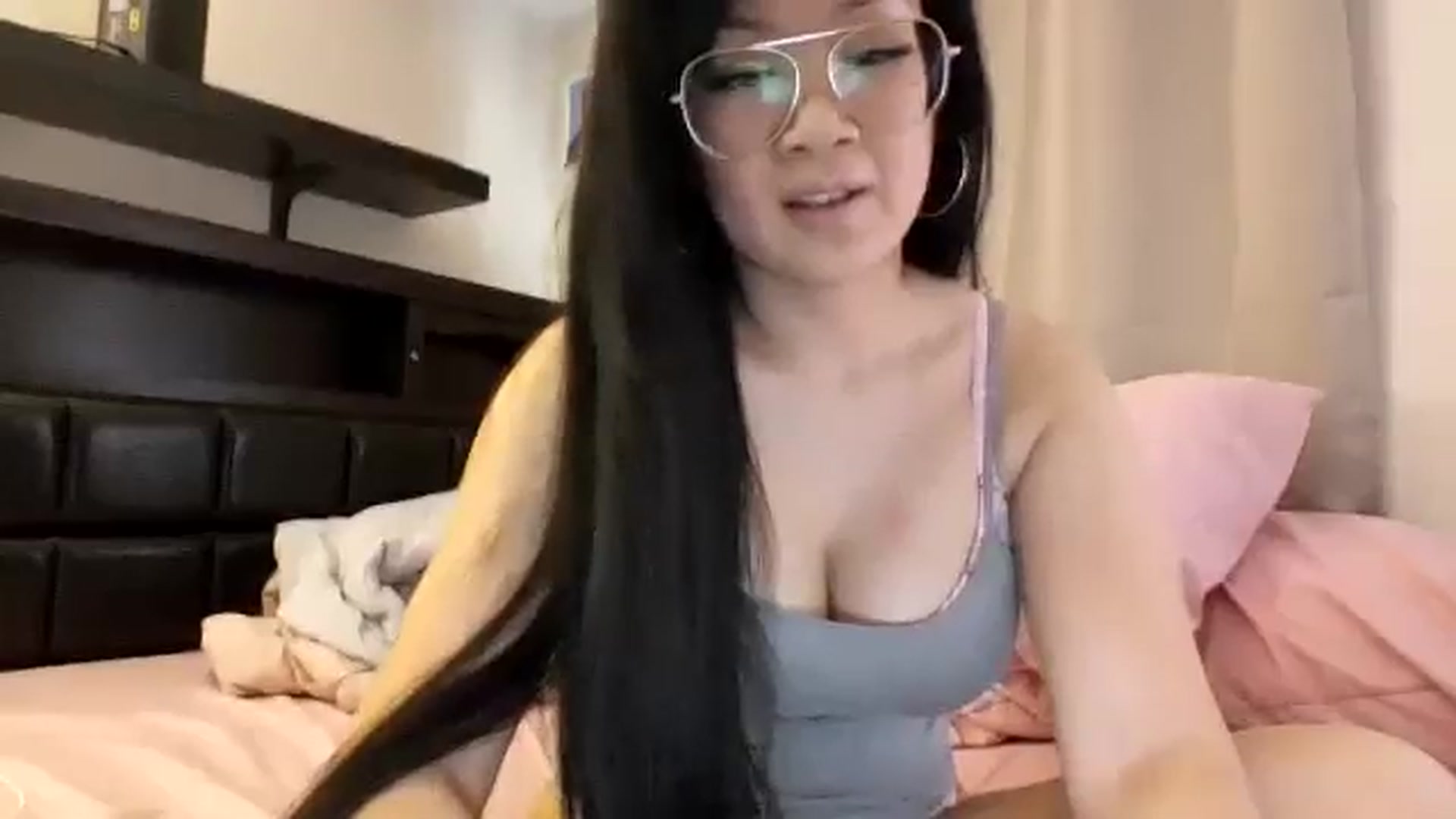 Gallery image thumbnail from Dialin_'s myfreecams stream on, 05/31/2025, 01:42 image 18 of 20