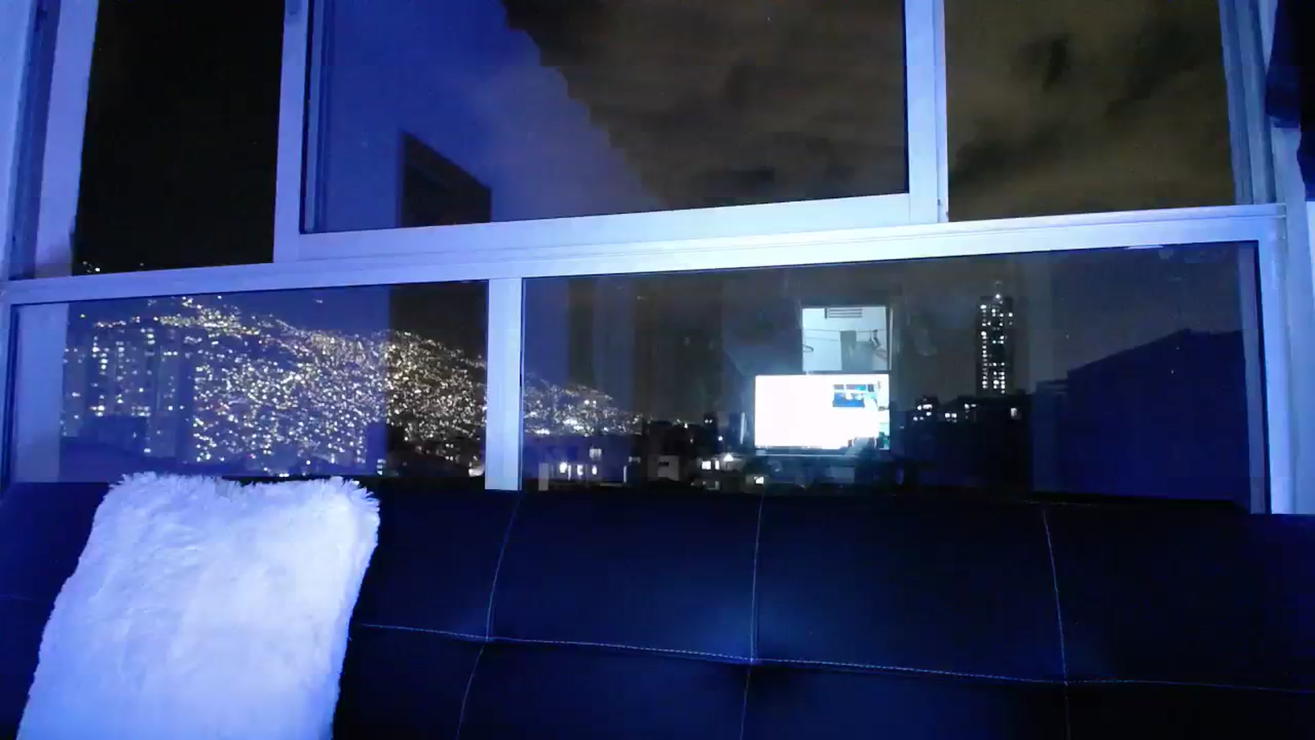 Gallery image thumbnail from Diamond777's myfreecams stream on, 10/18/2023, 24:17 image 14 of 20
