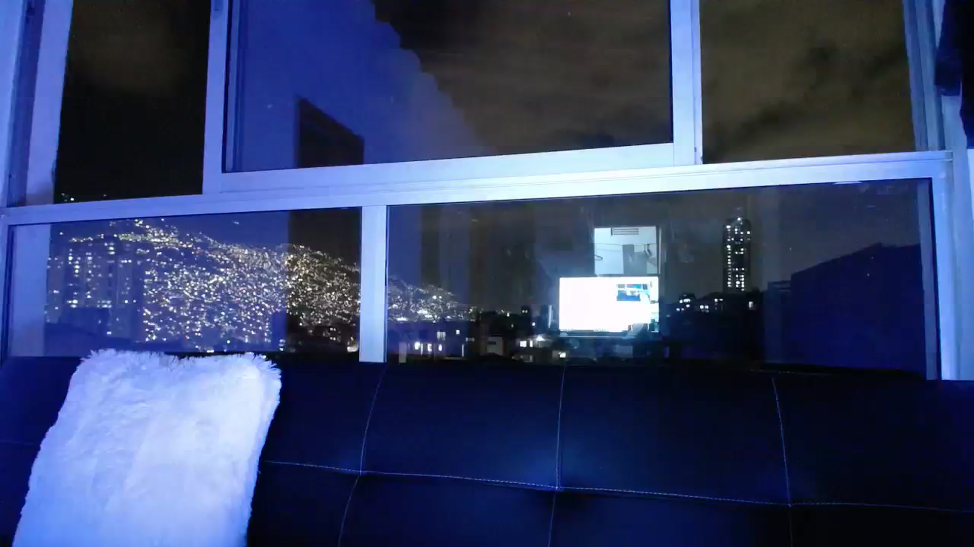 Gallery image thumbnail from Diamond777's myfreecams stream on, 10/18/2023, 24:17 image 15 of 20