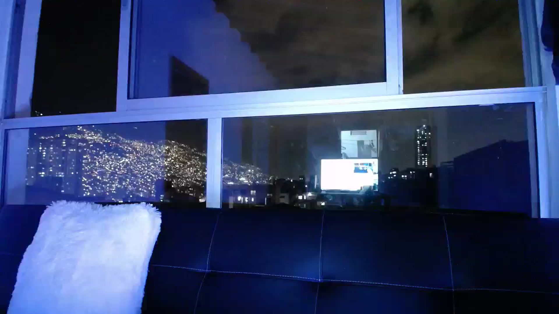 Gallery image thumbnail from Diamond777's myfreecams stream on, 10/18/2023, 24:17 image 13 of 20