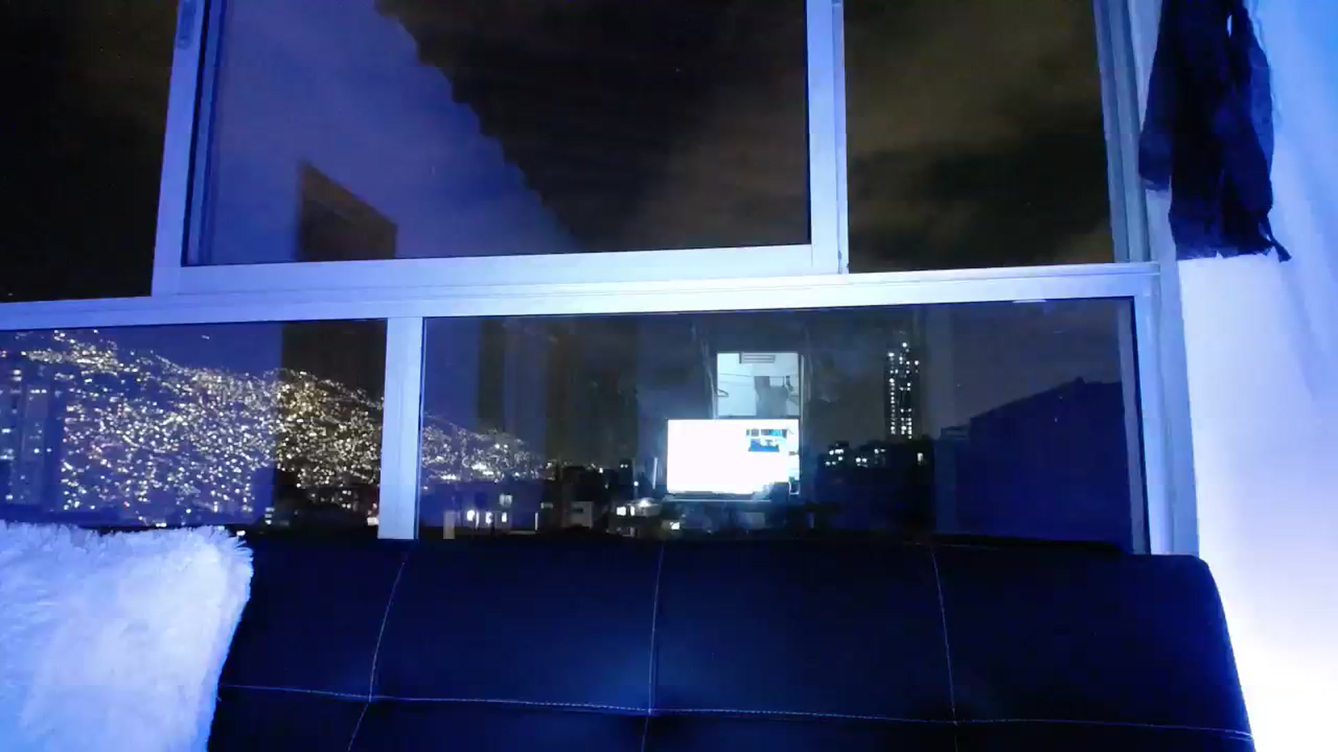 Gallery image thumbnail from Diamond777's myfreecams stream on, 10/18/2023, 24:17 image 7 of 20
