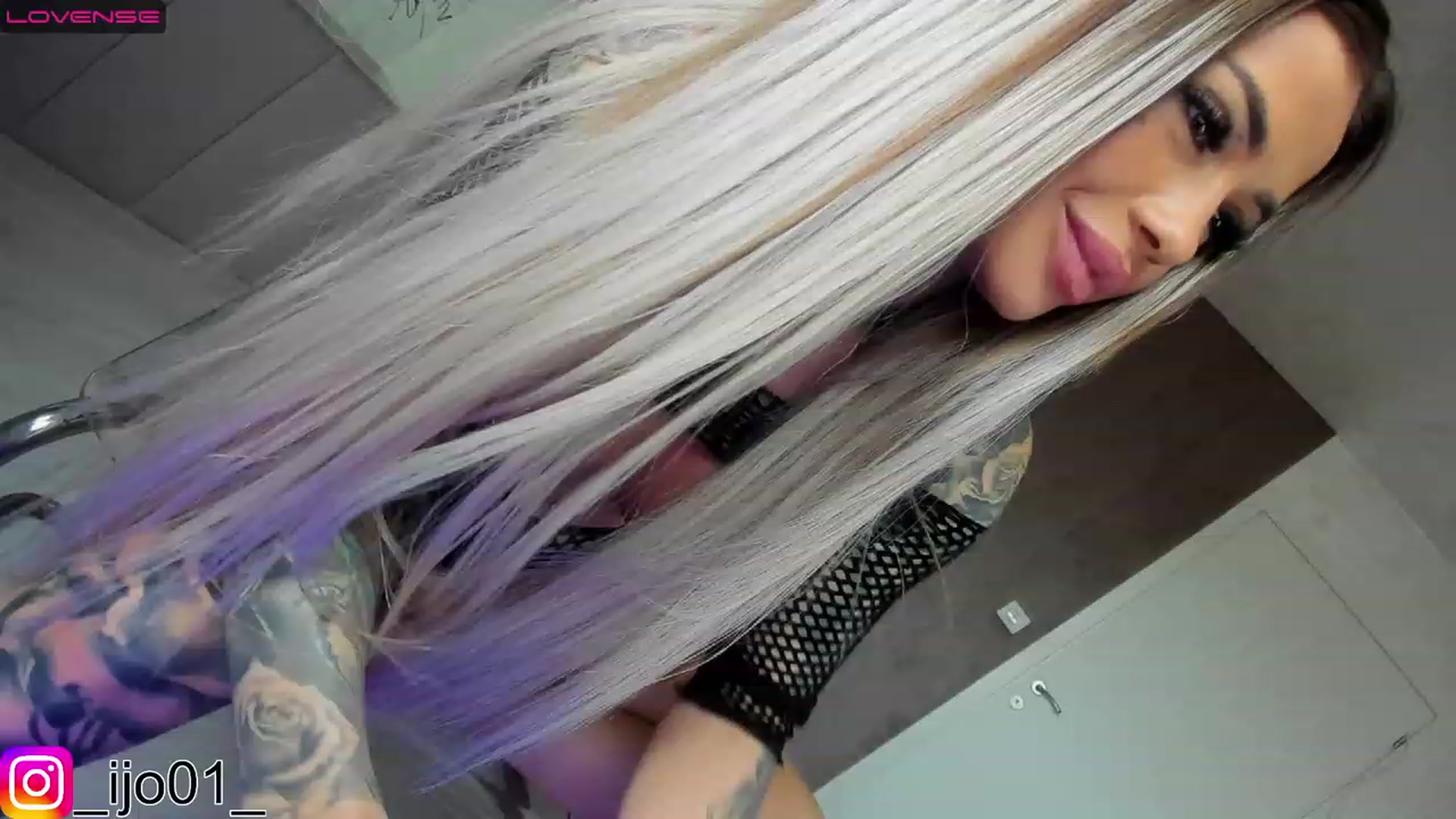Gallery image thumbnail from DiamondJo_'s myfreecams stream on, 12/18/2022, 12:20 image 17 of 20