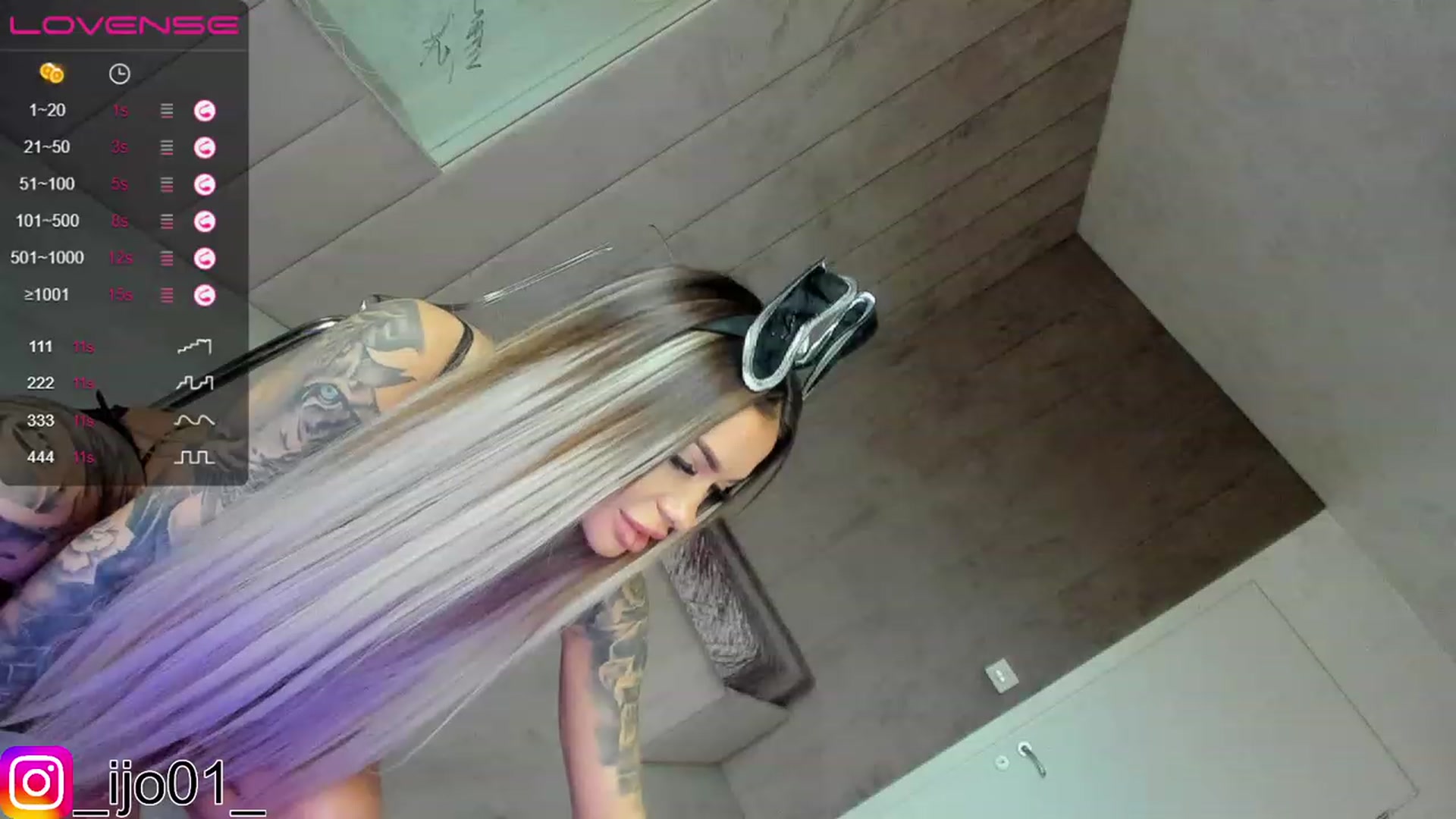 Gallery image thumbnail from DiamondJo_'s myfreecams stream on, 12/21/2022, 14:19 image 16 of 20