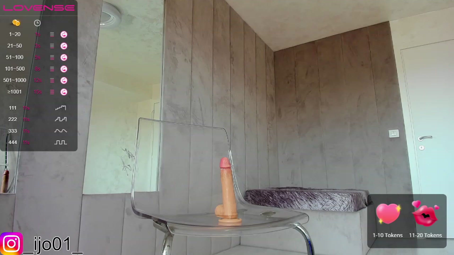 Gallery image thumbnail from DiamondJo_'s myfreecams stream on, 01/07/2023, 11:05 image 3 of 20