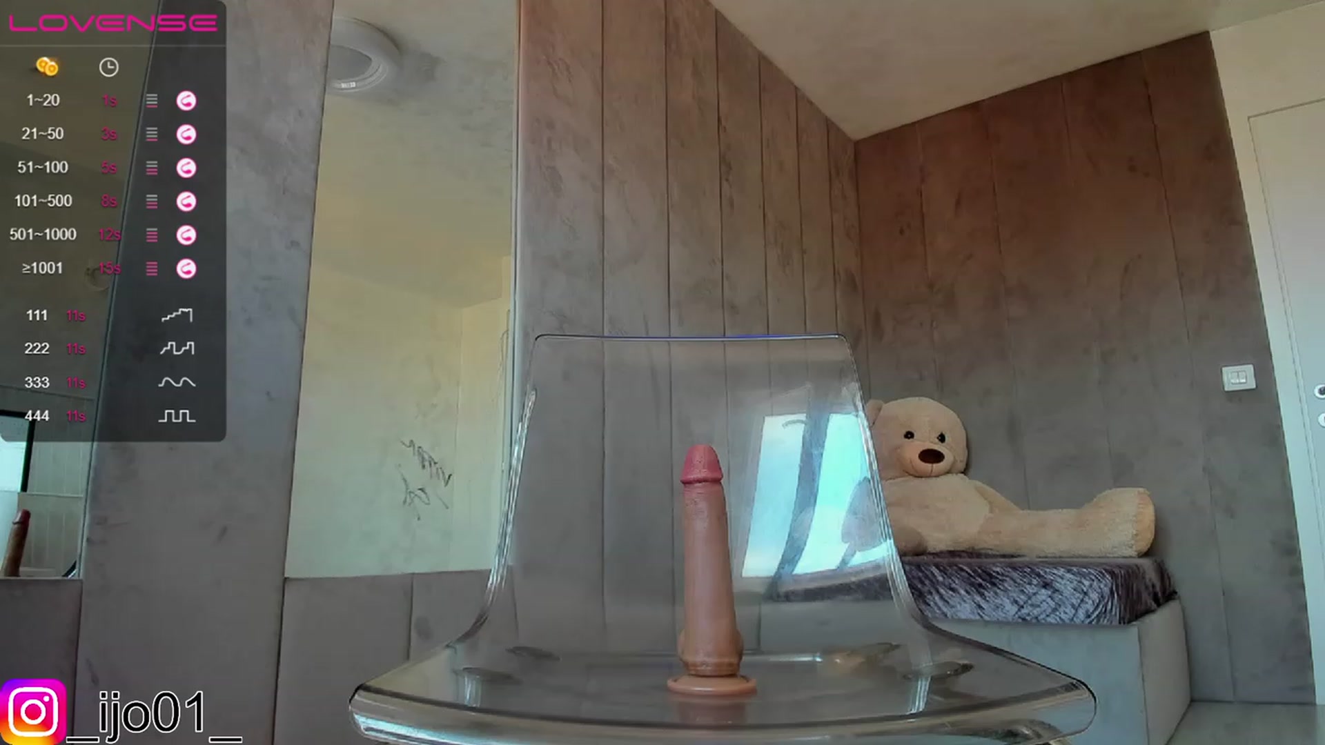 Gallery image thumbnail from DiamondJo_'s myfreecams stream on, 01/08/2023, 14:46 image 2 of 20