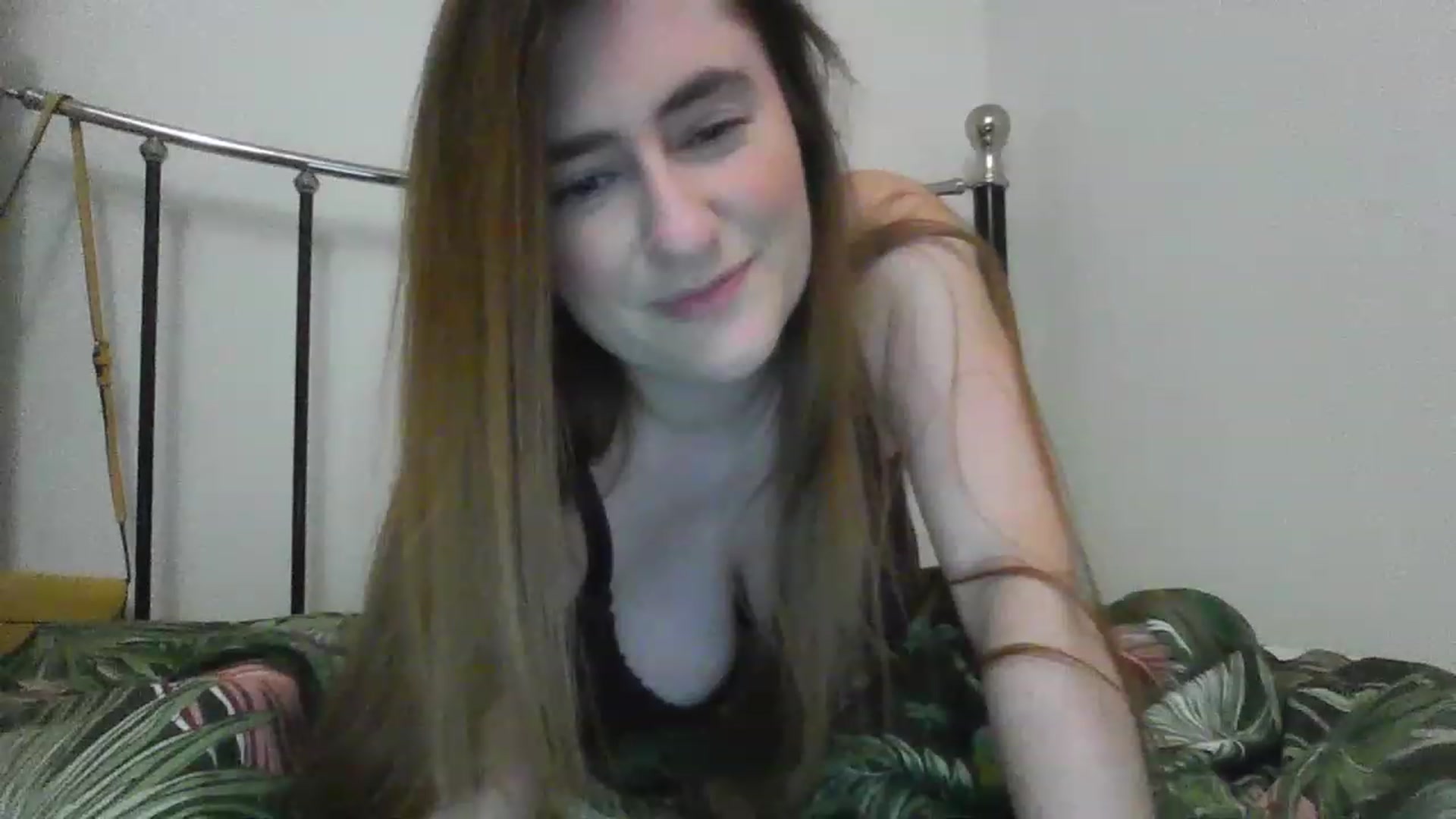 Gallery image thumbnail from DiamondLouise's myfreecams stream on, 04/02/2023, 21:05 image 17 of 20