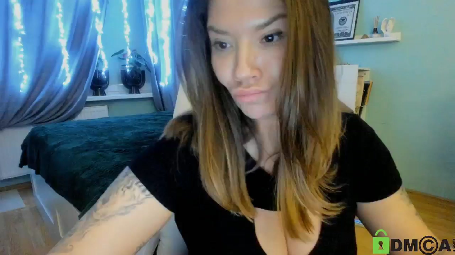 Gallery image thumbnail from DiamondNicky's myfreecams stream on, 12/25/2024, 12:53 image 18 of 20