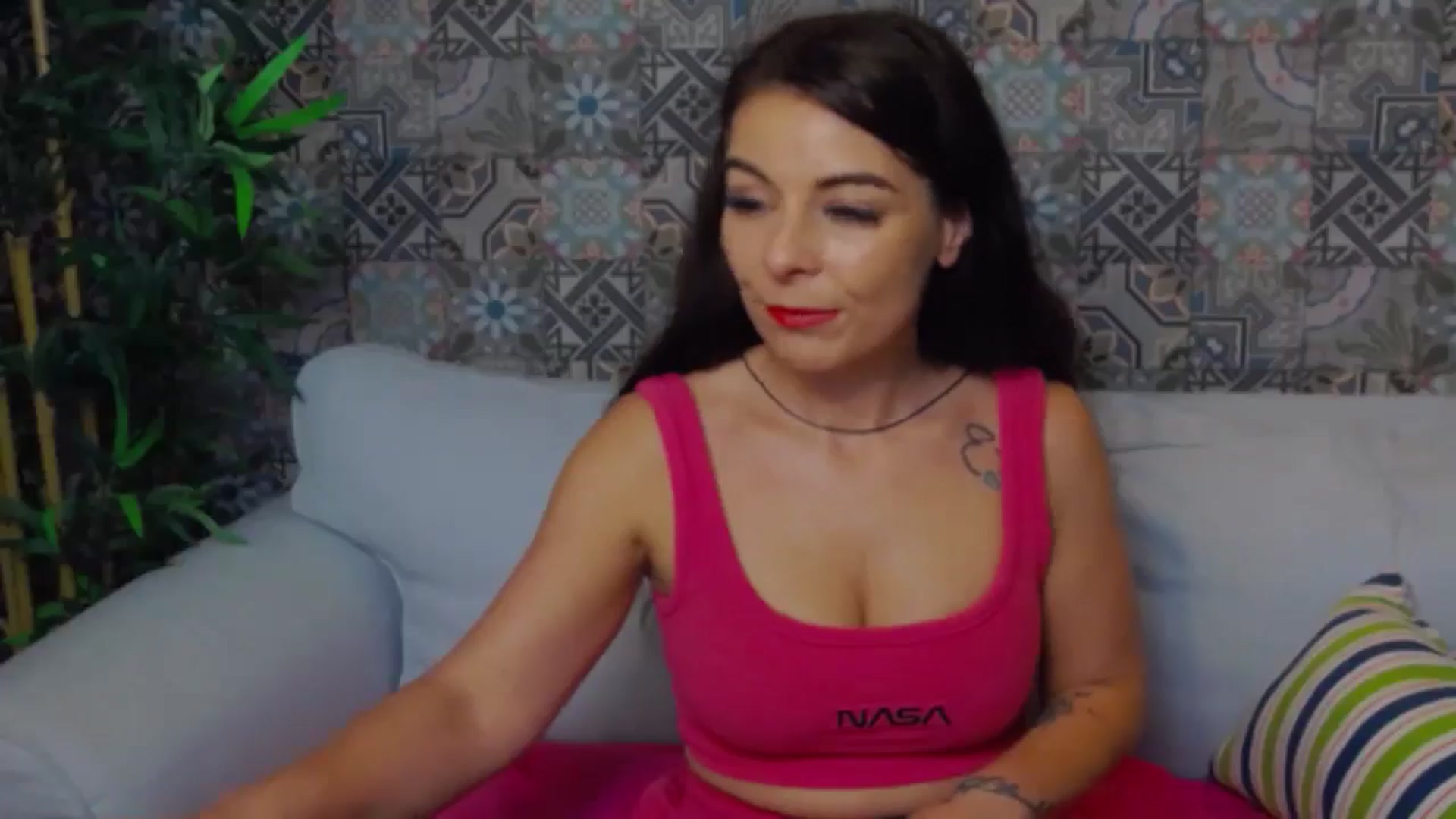 Gallery image thumbnail from DiamondStar_'s myfreecams stream on, 10/24/2024, 20:56 image 15 of 20
