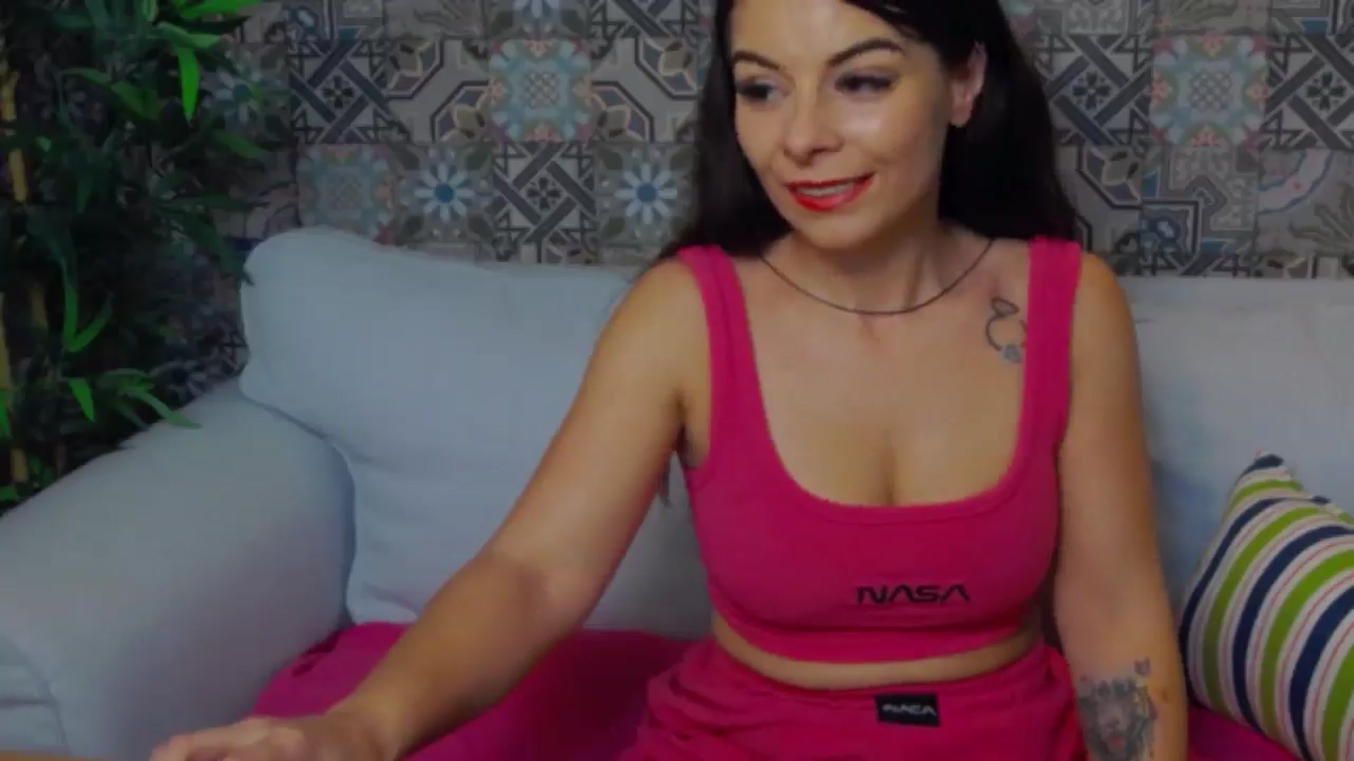 Gallery image thumbnail from DiamondStar_'s myfreecams stream on, 10/24/2024, 20:56 image 10 of 20