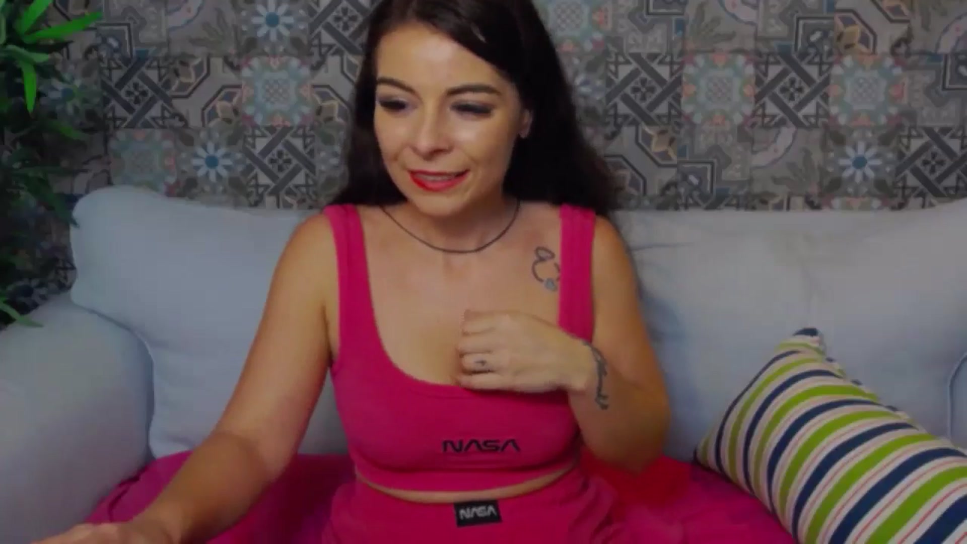 Gallery image thumbnail from DiamondStar_'s myfreecams stream on, 10/24/2024, 20:56 image 19 of 20