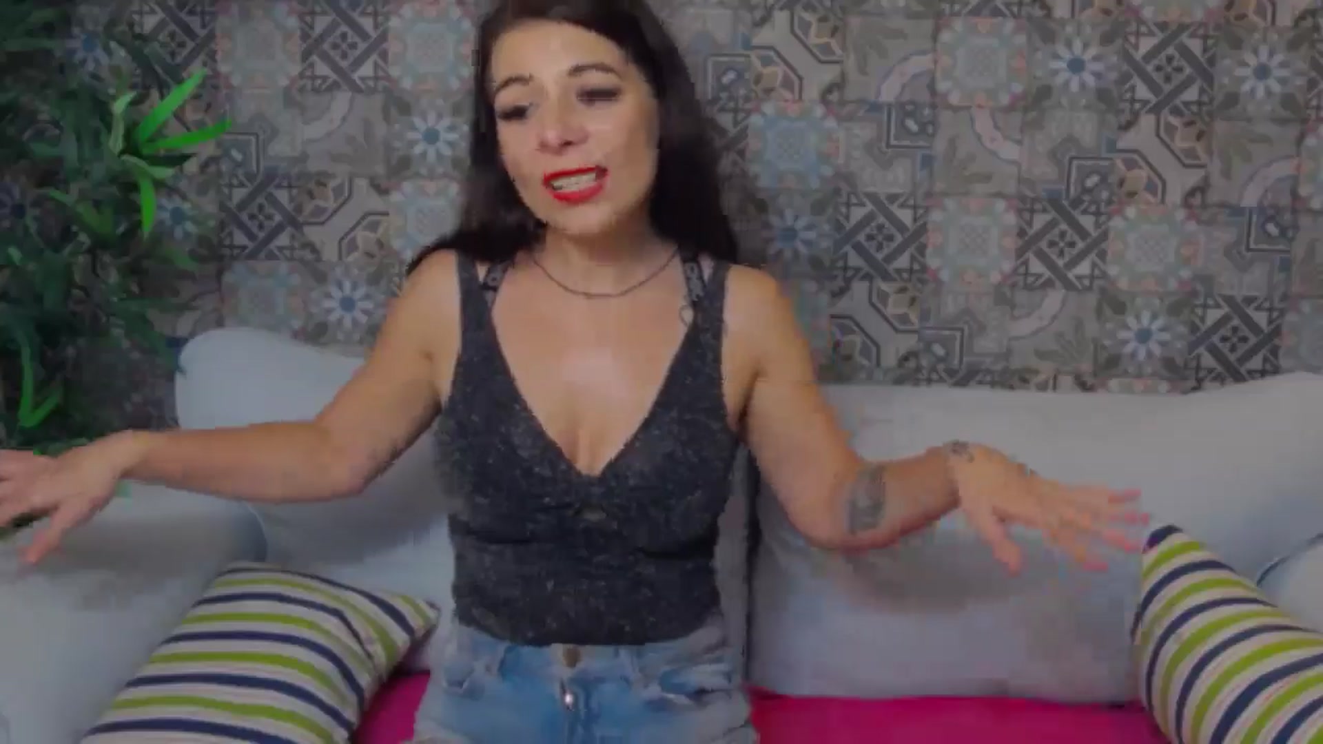 Gallery image thumbnail from DiamondStar_'s myfreecams stream on, 10/25/2024, 23:23 image 9 of 20