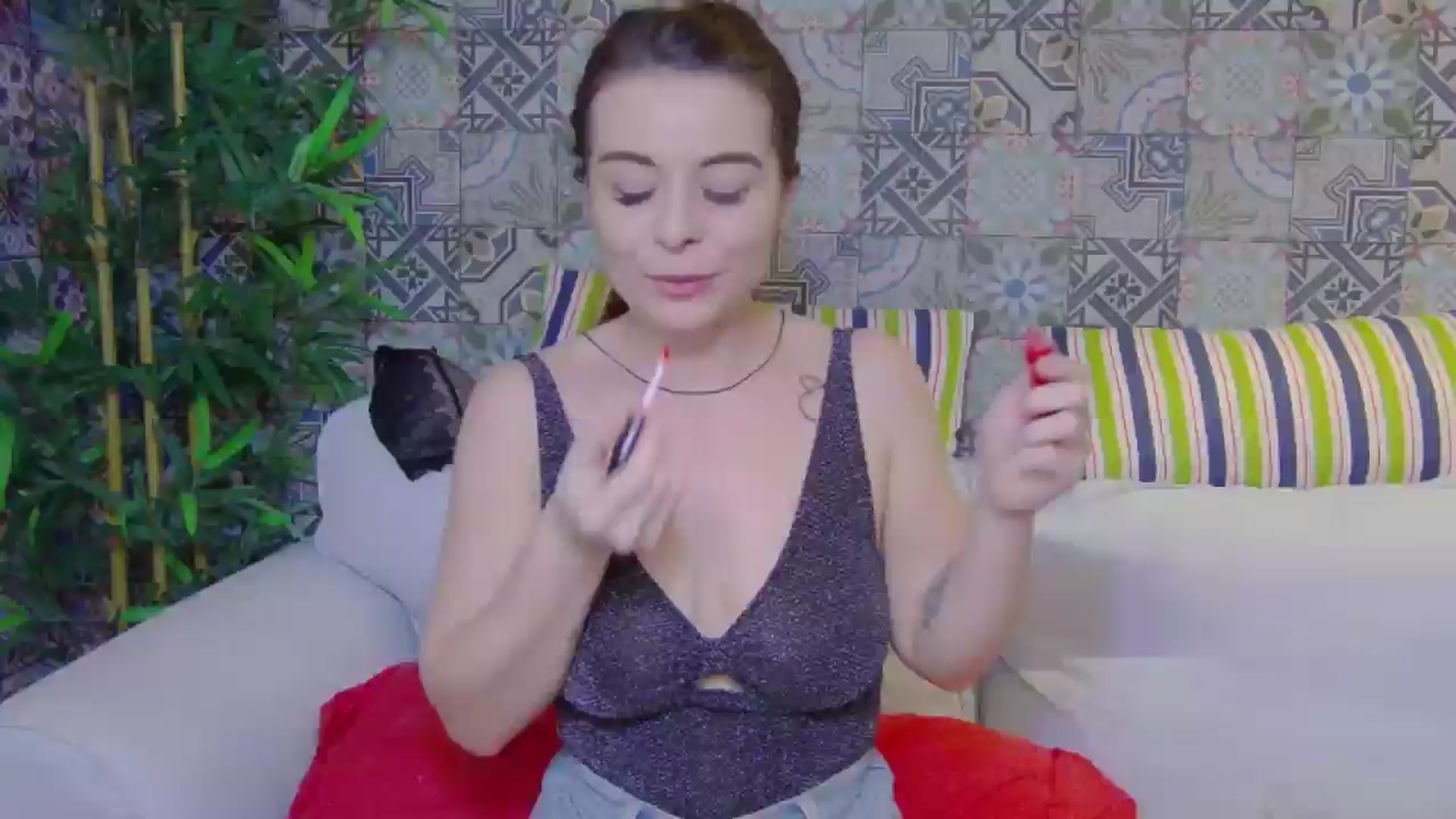Gallery image thumbnail from DiamondStar_'s myfreecams stream on, 01/16/2025, 24:00 image 9 of 20