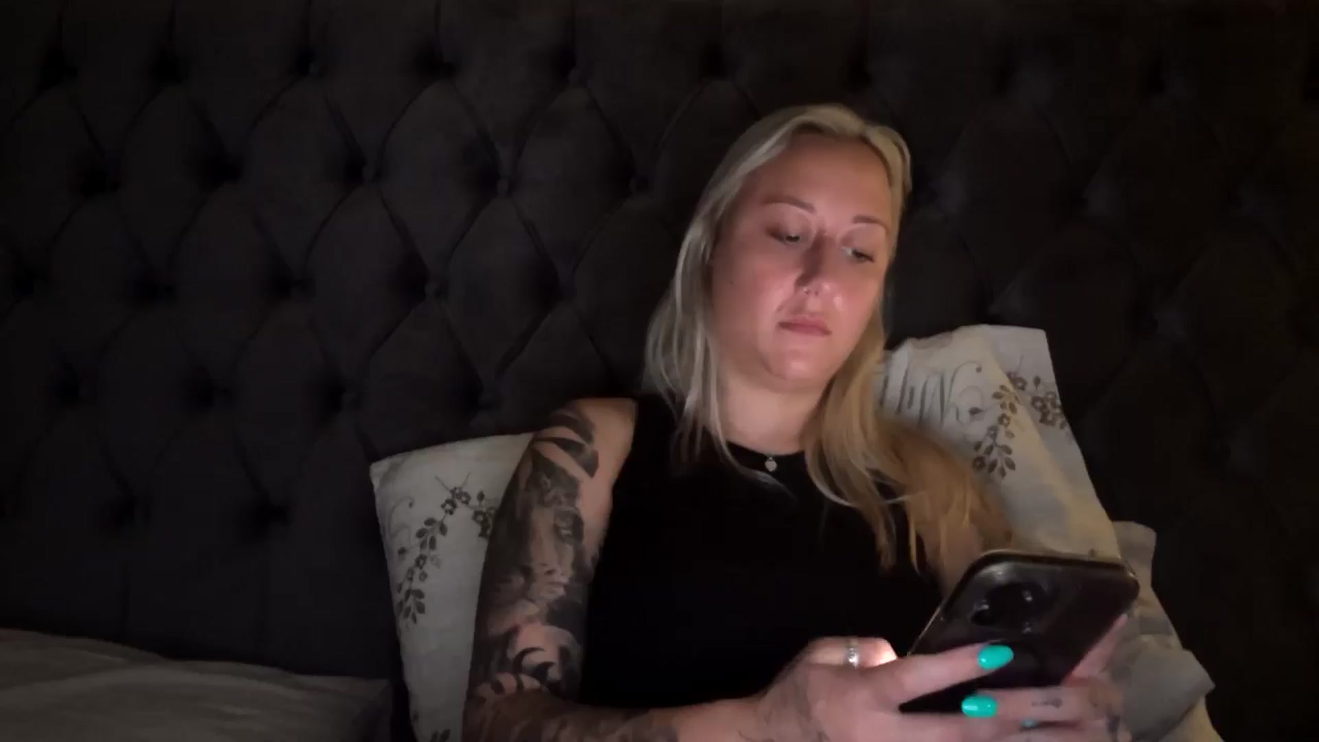 Gallery image thumbnail from DiamondXOXO's myfreecams stream on, 06/17/2024, 11:02 image 3 of 20
