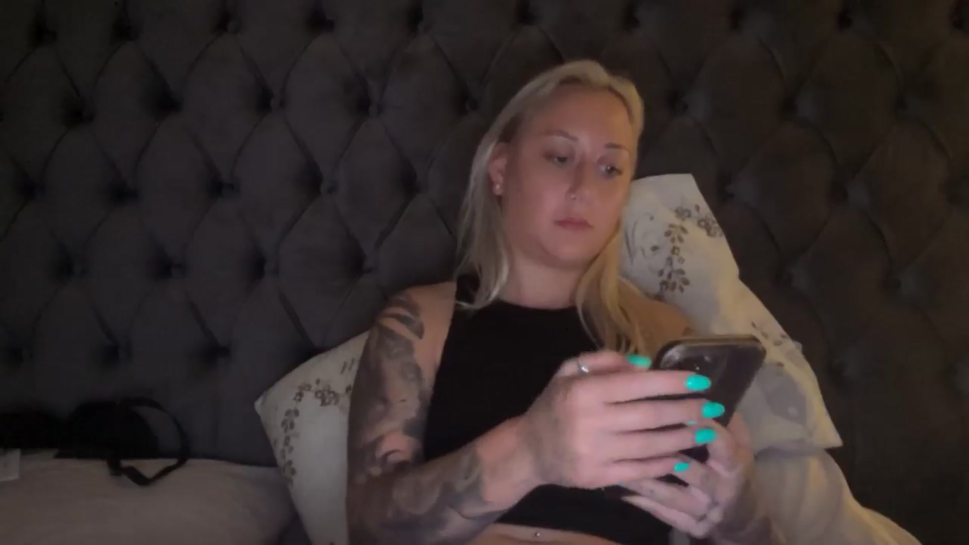 Gallery image thumbnail from DiamondXOXO's myfreecams stream on, 06/17/2024, 14:46 image 4 of 20