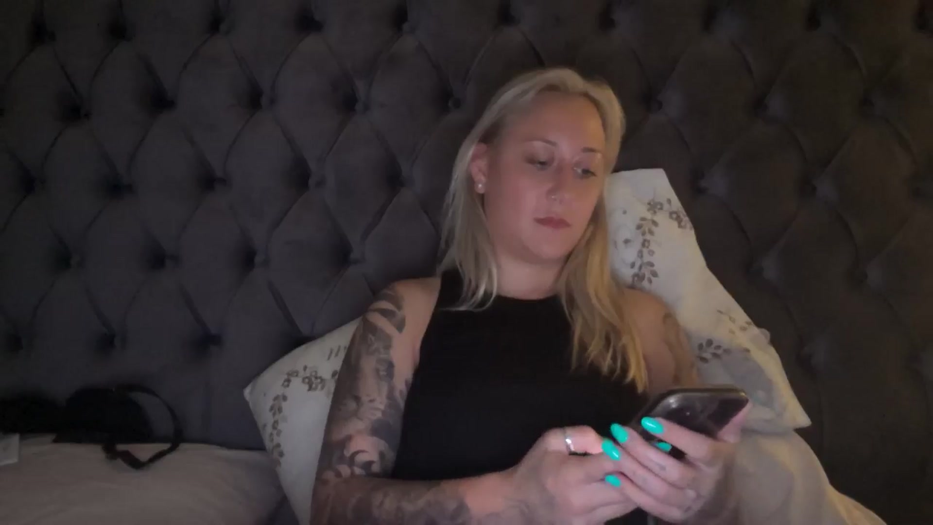 Gallery image thumbnail from DiamondXOXO's myfreecams stream on, 06/17/2024, 14:46 image 6 of 20