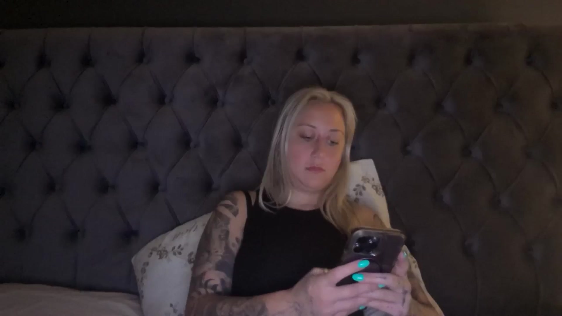 Gallery image thumbnail from DiamondXOXO's myfreecams stream on, 06/17/2024, 21:54 image 2 of 20