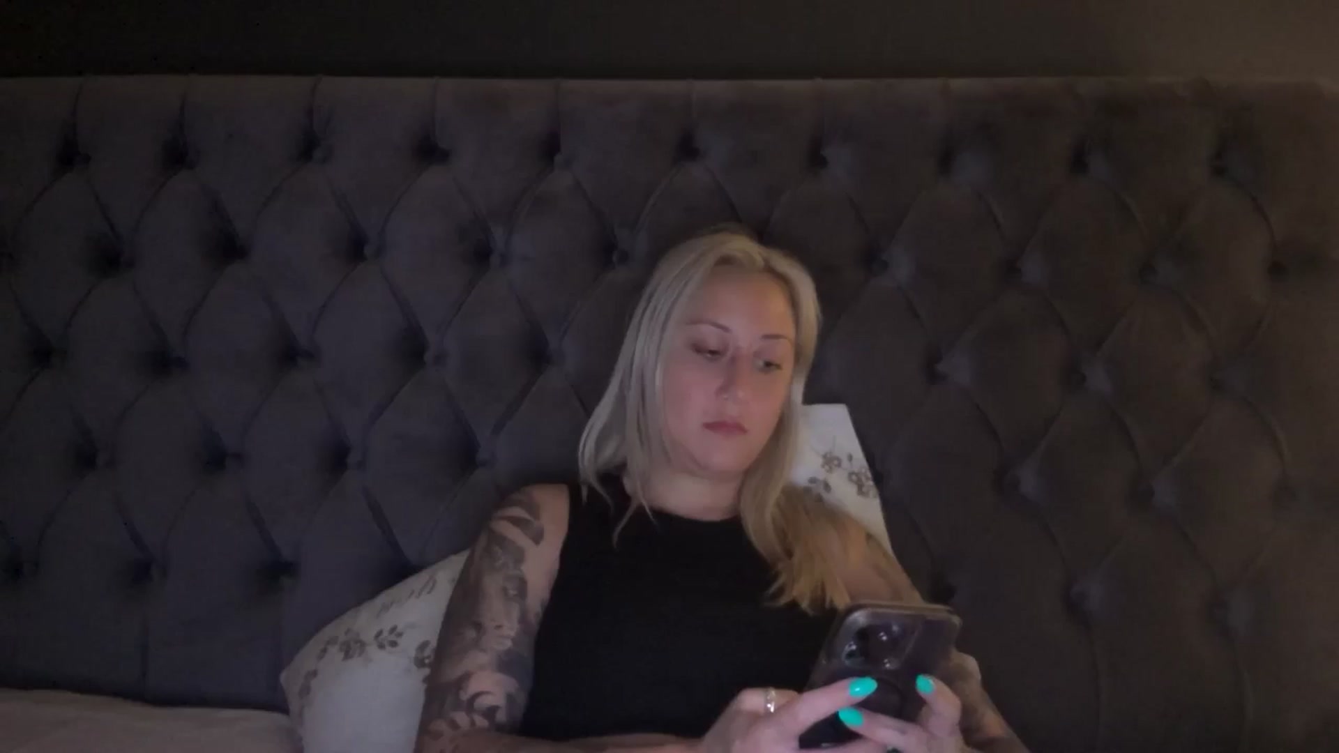 Gallery image thumbnail from DiamondXOXO's myfreecams stream on, 06/17/2024, 21:54 image 12 of 20