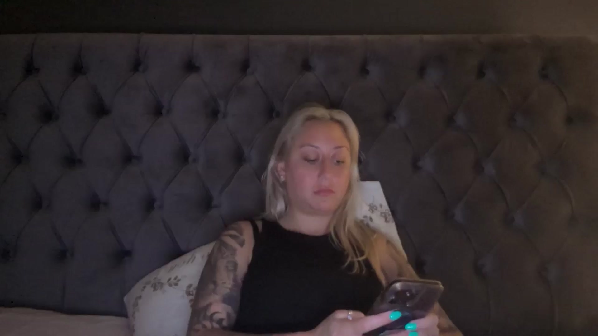 Gallery image thumbnail from DiamondXOXO's myfreecams stream on, 06/17/2024, 21:54 image 20 of 20
