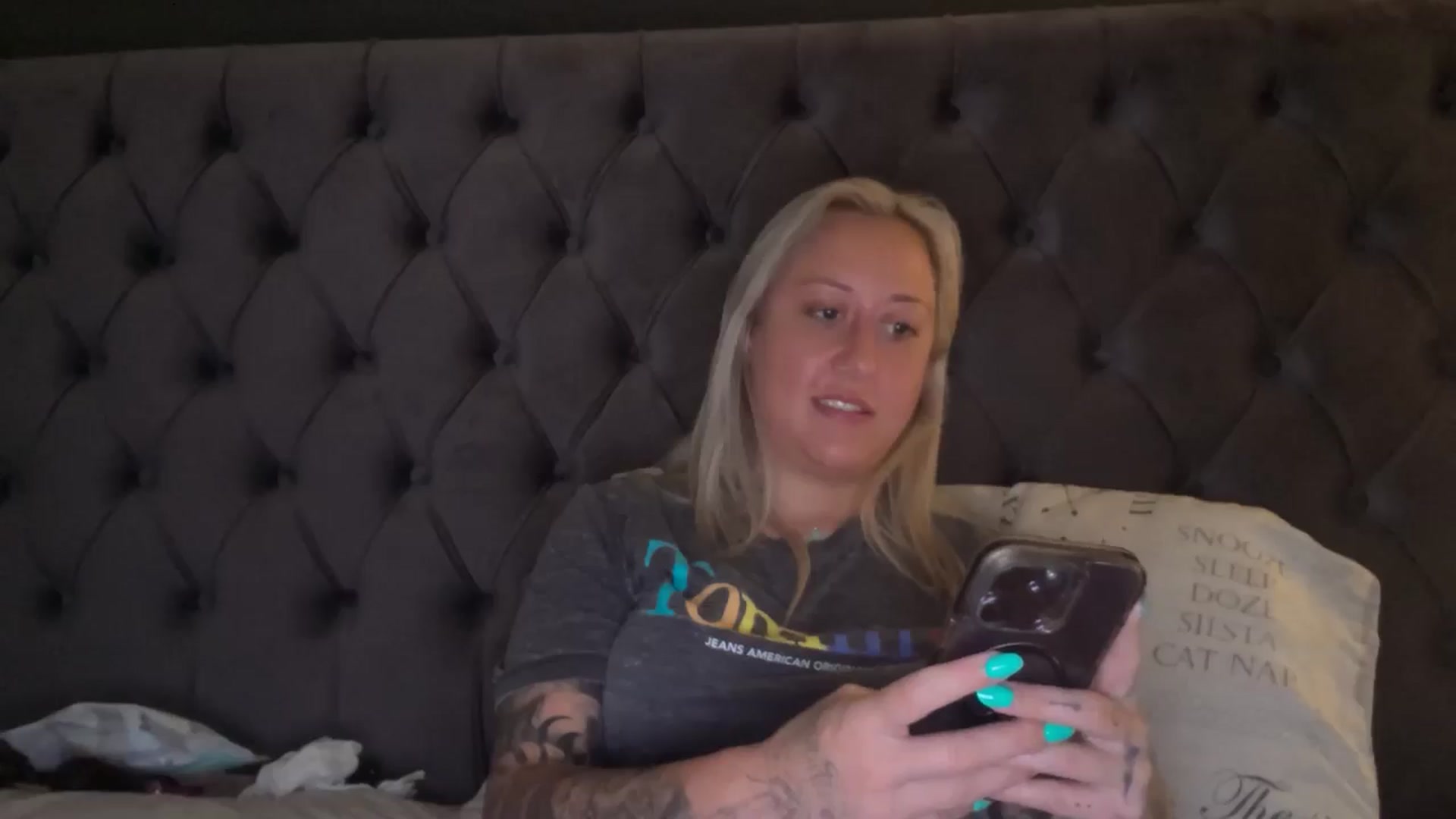 Gallery image thumbnail from DiamondXOXO's myfreecams stream on, 06/19/2024, 10:17 image 18 of 20