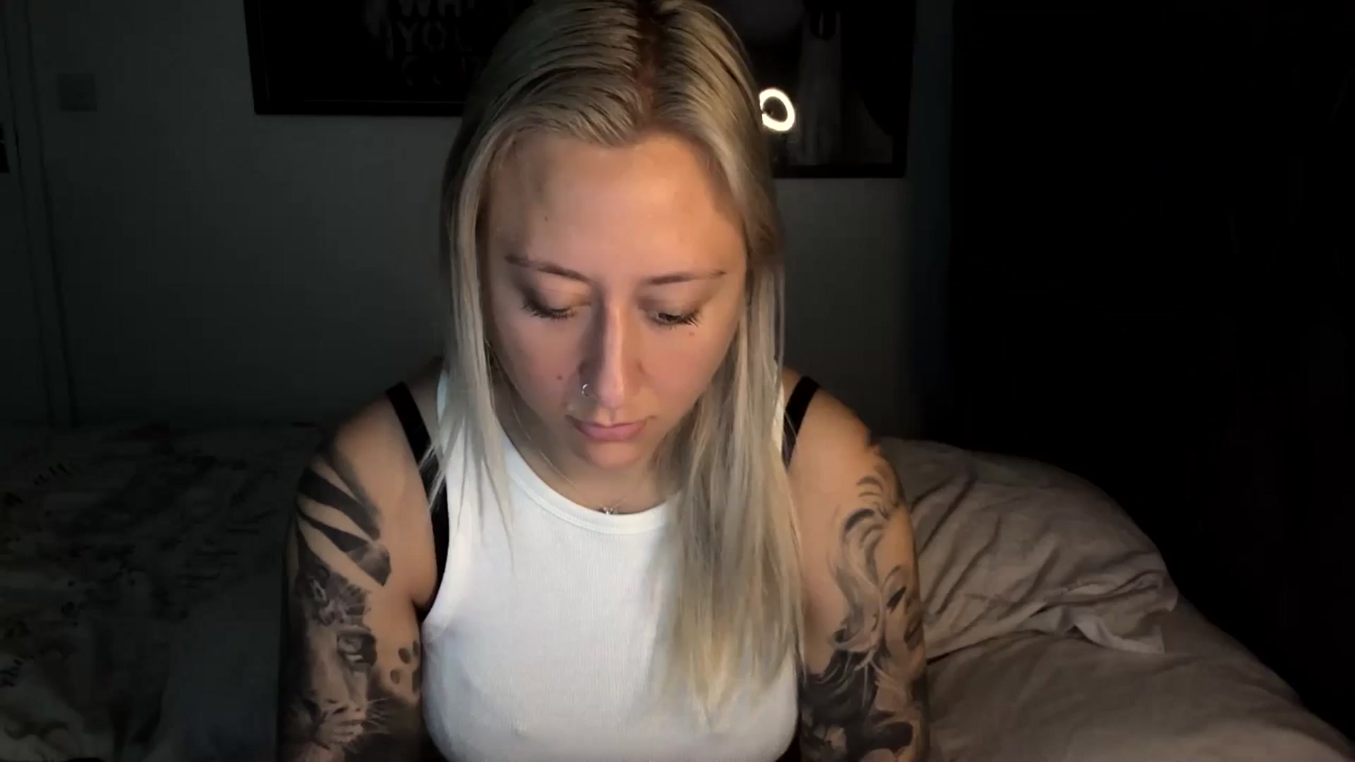 Gallery image thumbnail from DiamondXOXO's myfreecams stream on, 06/24/2024, 09:10 image 20 of 20