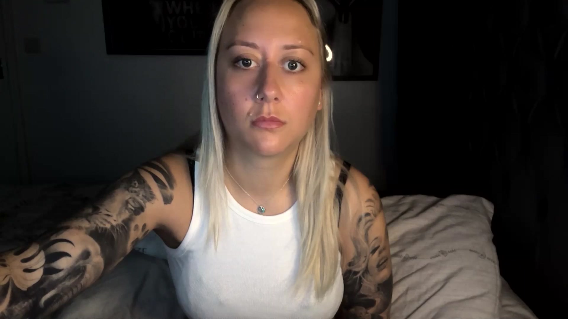 Gallery image thumbnail from DiamondXOXO's myfreecams stream on, 06/24/2024, 09:10 image 7 of 20