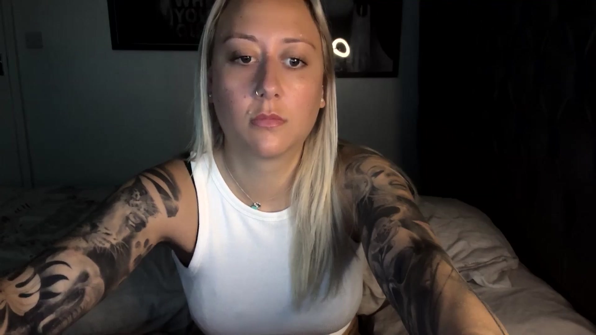 Gallery image thumbnail from DiamondXOXO's myfreecams stream on, 06/24/2024, 09:10 image 17 of 20