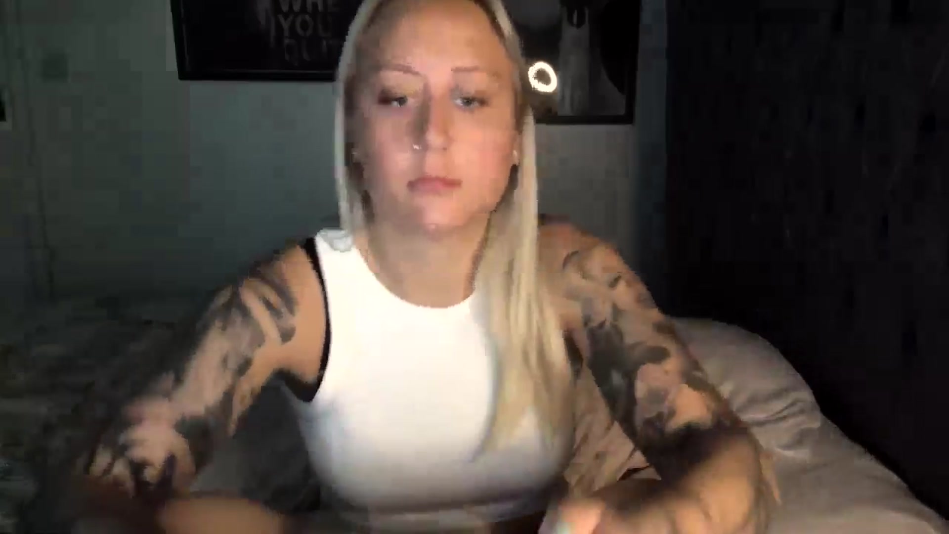 Gallery image thumbnail from DiamondXOXO's myfreecams stream on, 06/24/2024, 09:10 image 18 of 20