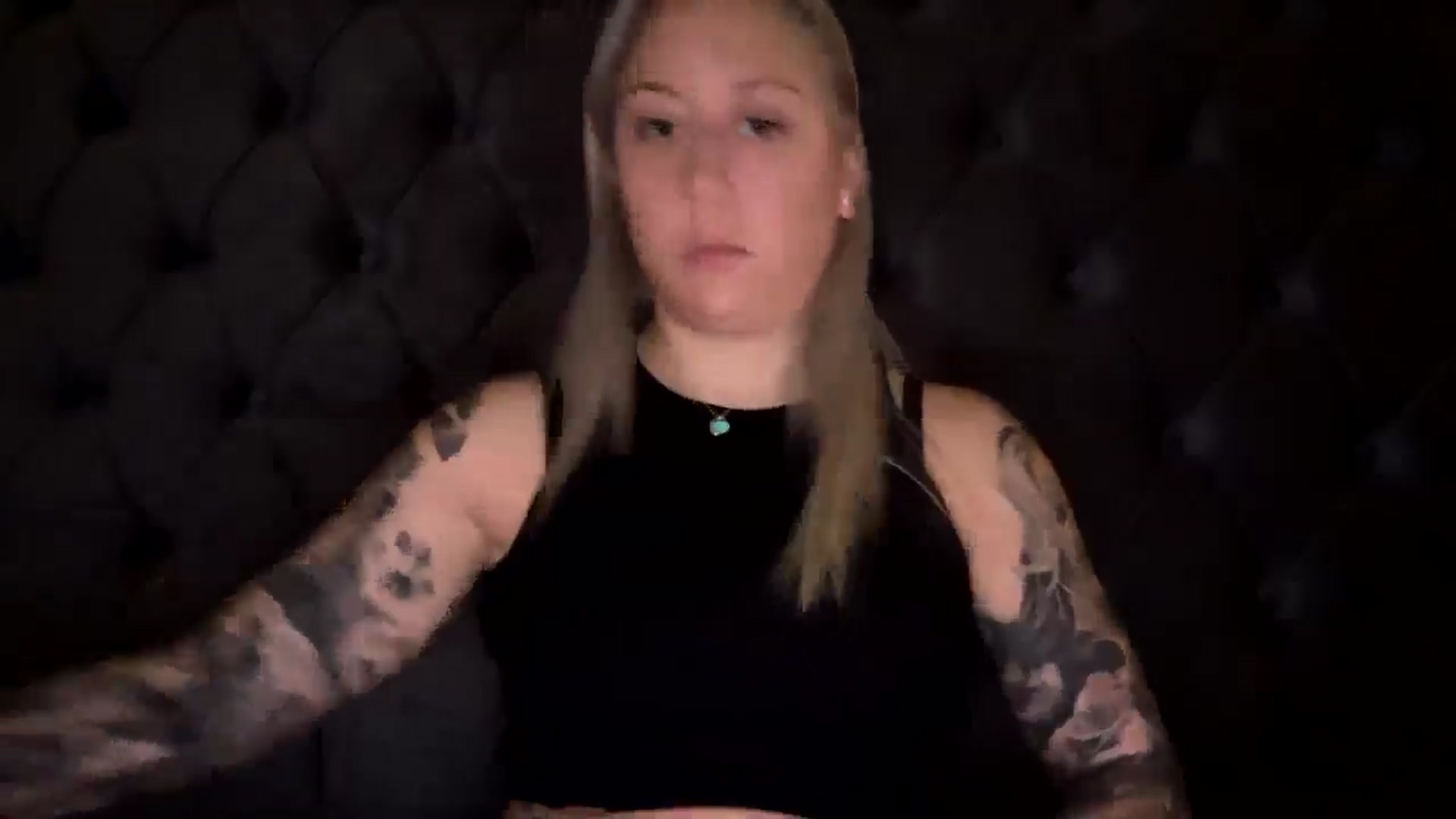 Gallery image thumbnail from DiamondXOXO's myfreecams stream on, 12/17/2024, 13:23 image 7 of 20