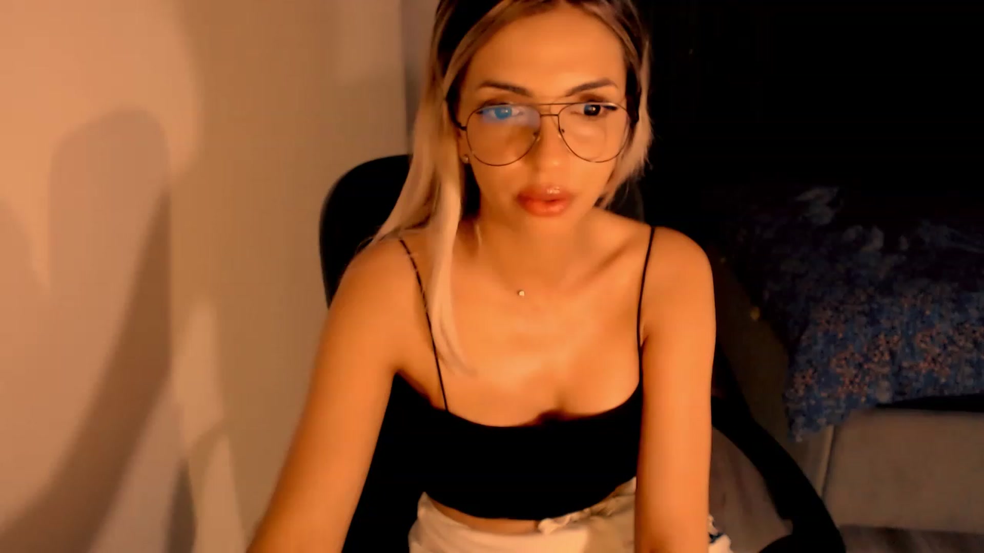 Gallery image thumbnail from Diamondblack5's myfreecams stream on, 06/22/2023, 23:46 image 2 of 20