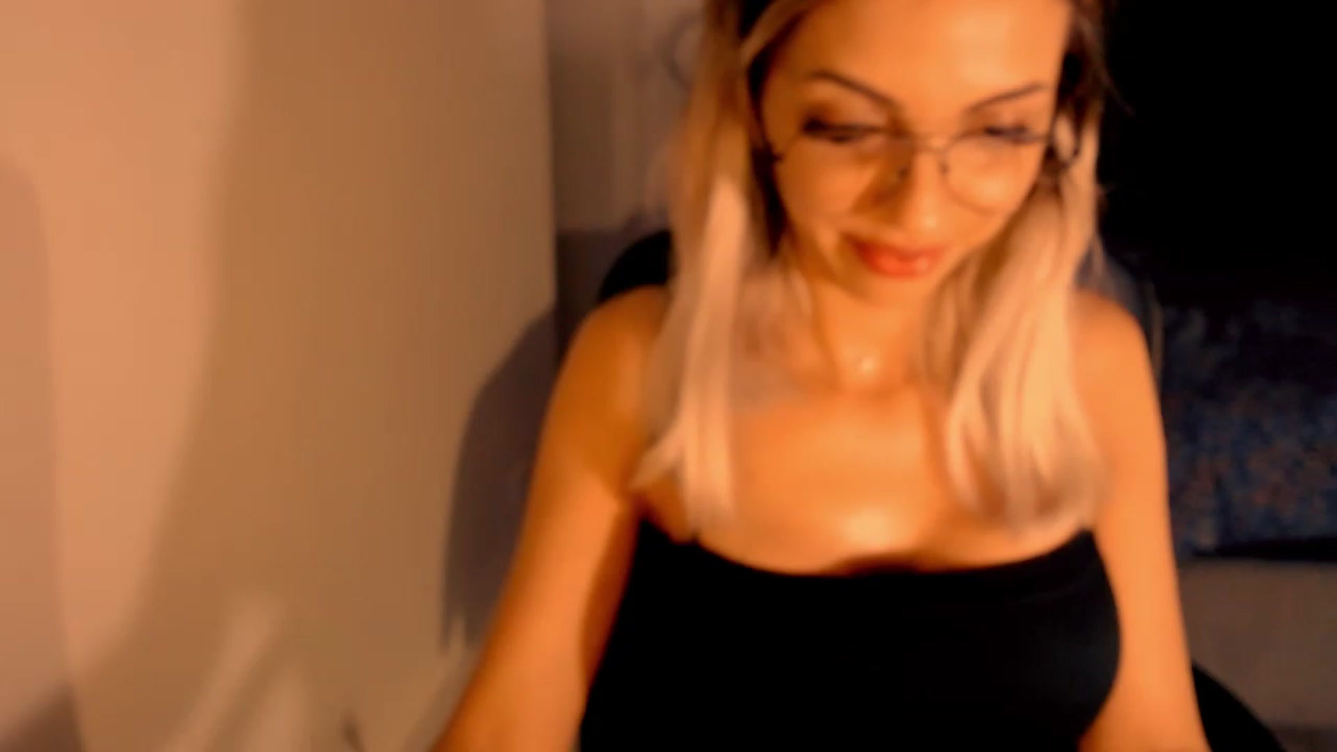 Gallery image thumbnail from Diamondblack5's myfreecams stream on, 06/22/2023, 23:46 image 10 of 20