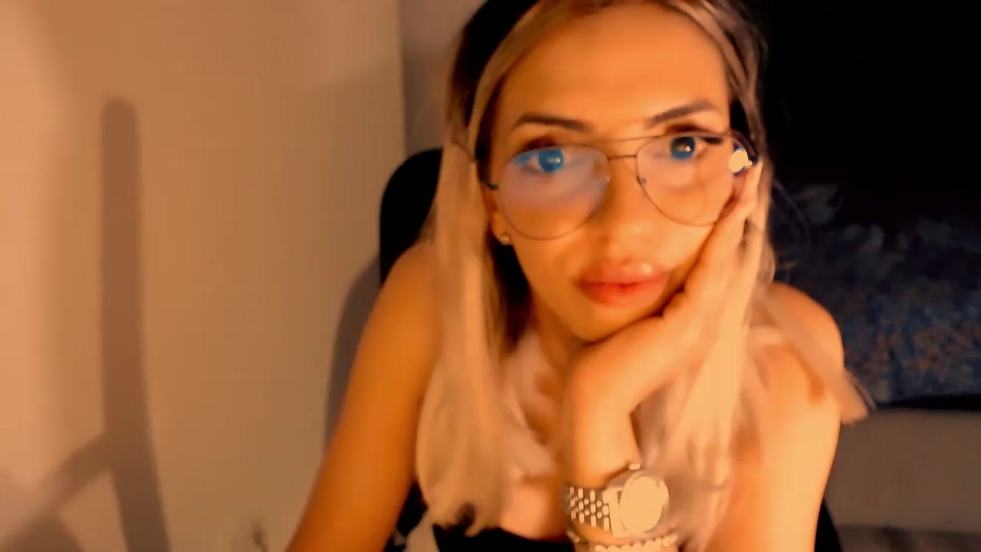 Gallery image thumbnail from Diamondblack5's myfreecams stream on, 06/22/2023, 23:46 image 8 of 20