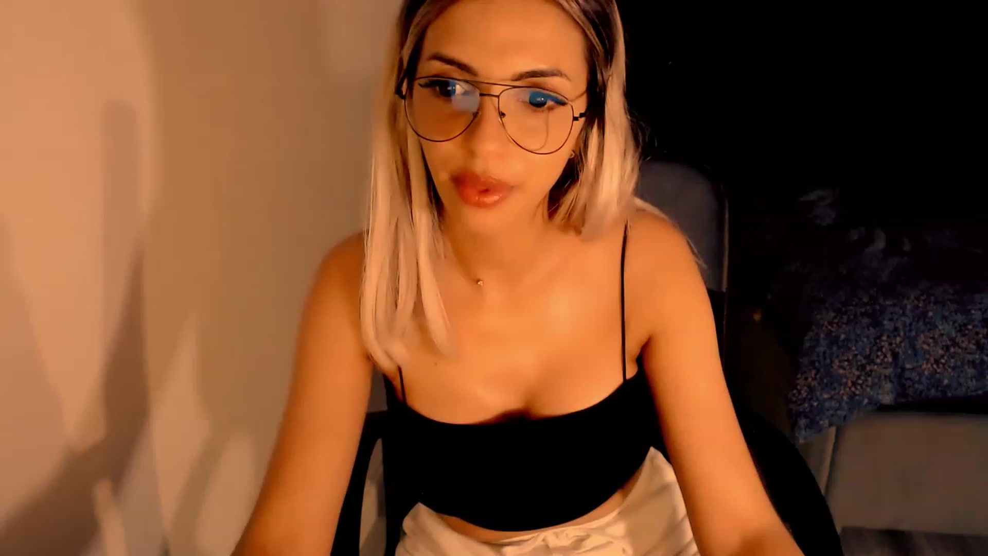 Gallery image thumbnail from Diamondblack5's myfreecams stream on, 06/22/2023, 23:46 image 3 of 20