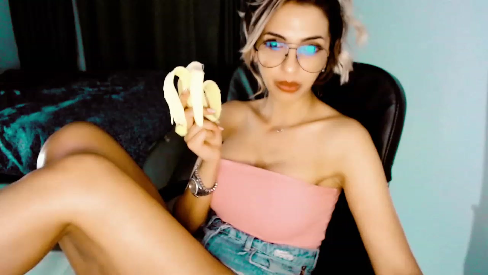 Gallery image thumbnail from Diamondblack5's myfreecams stream on, 06/24/2023, 02:08 image 8 of 20