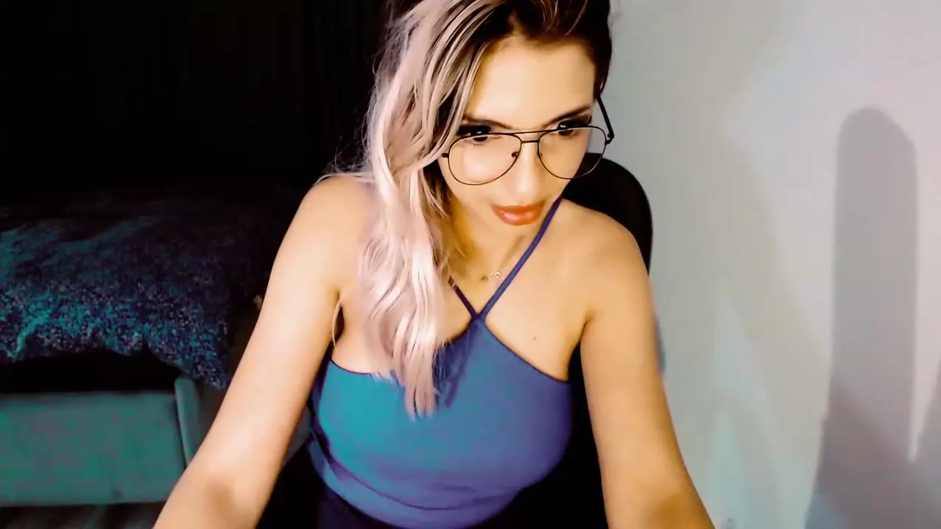 Gallery image thumbnail from Diamondblack5's myfreecams stream on, 07/03/2023, 24:16 image 13 of 20