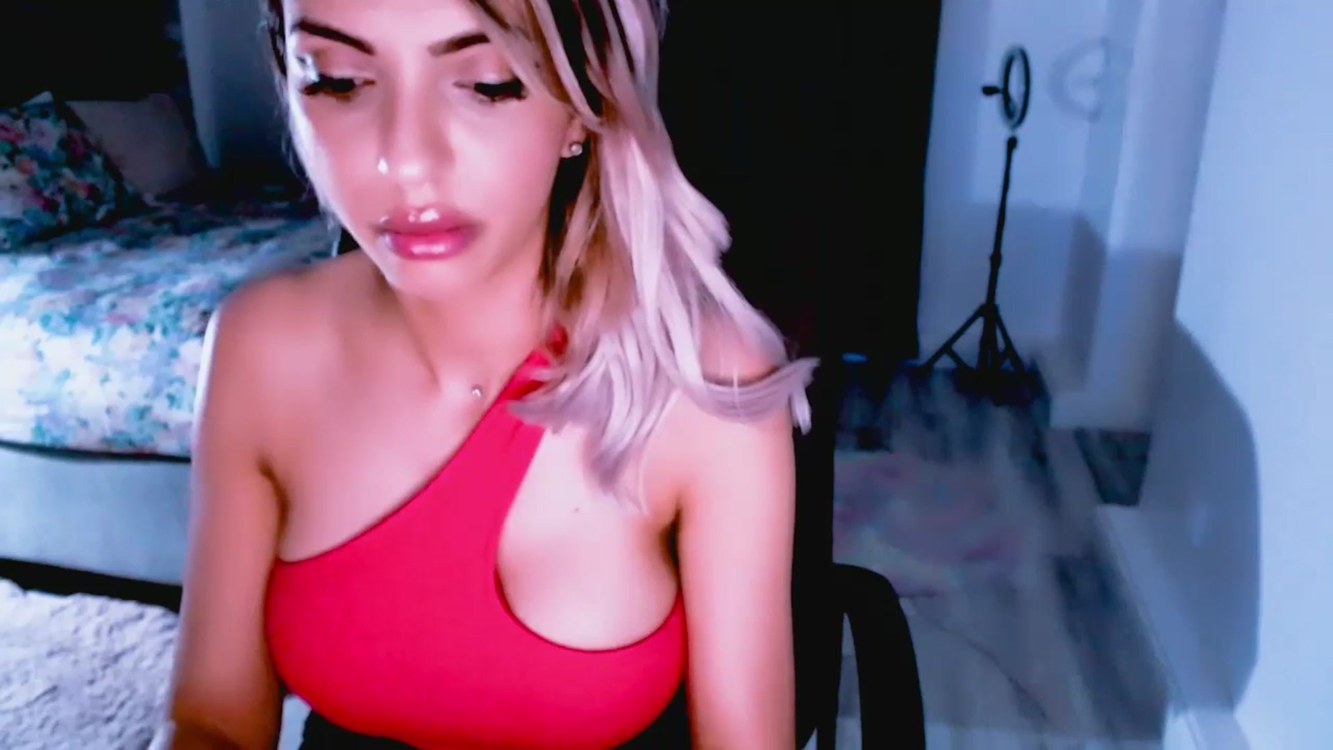 Gallery image thumbnail from Diamondblack5's myfreecams stream on, 07/05/2023, 23:17 image 15 of 20