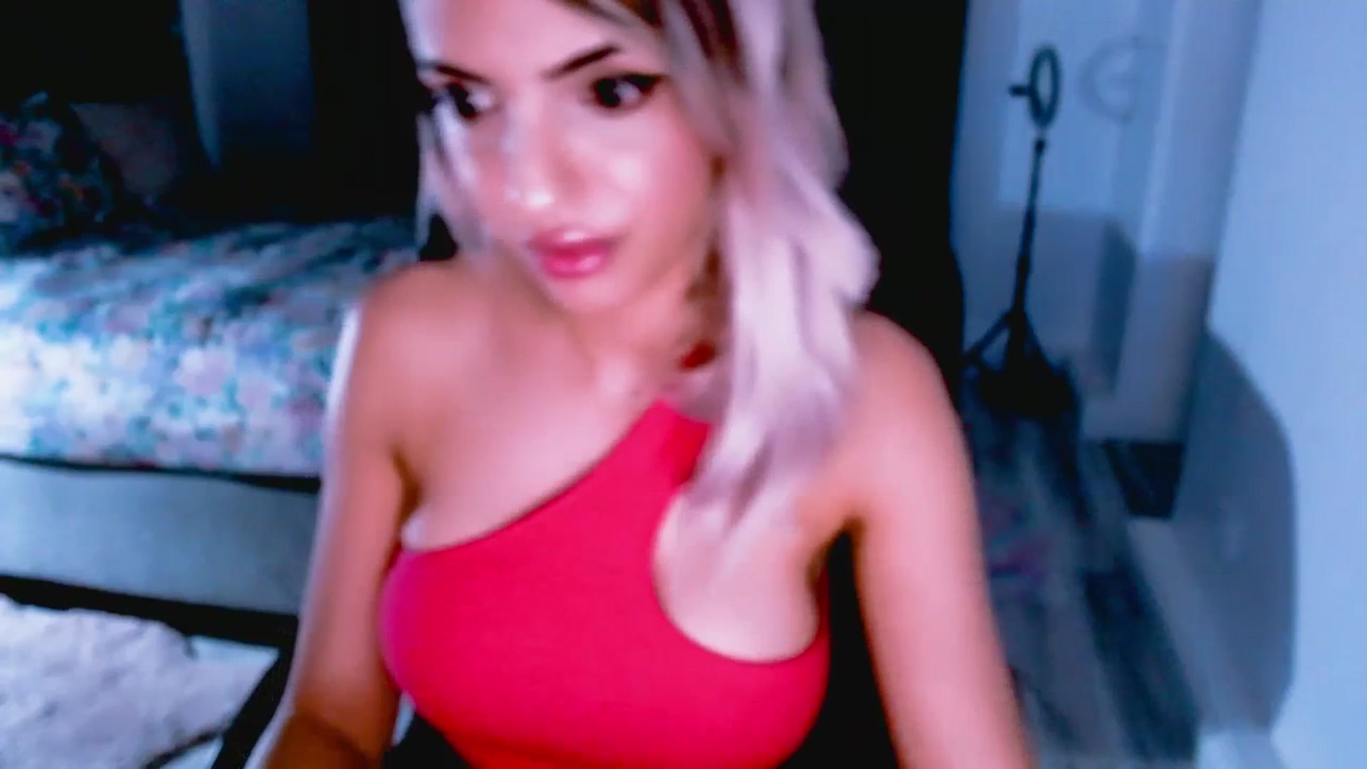 Gallery image thumbnail from Diamondblack5's myfreecams stream on, 07/05/2023, 23:17 image 9 of 20